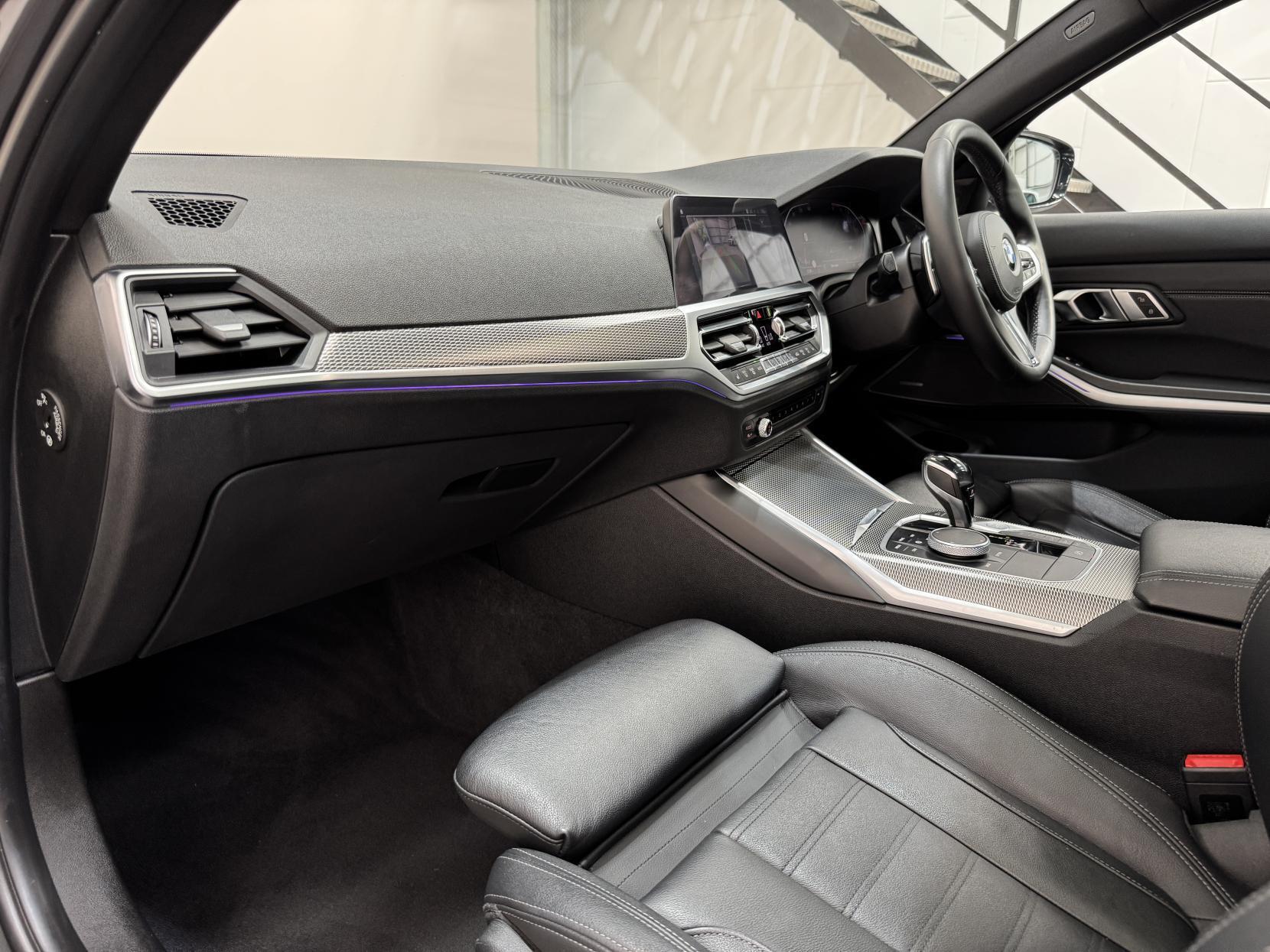 BMW 3 Series view 58