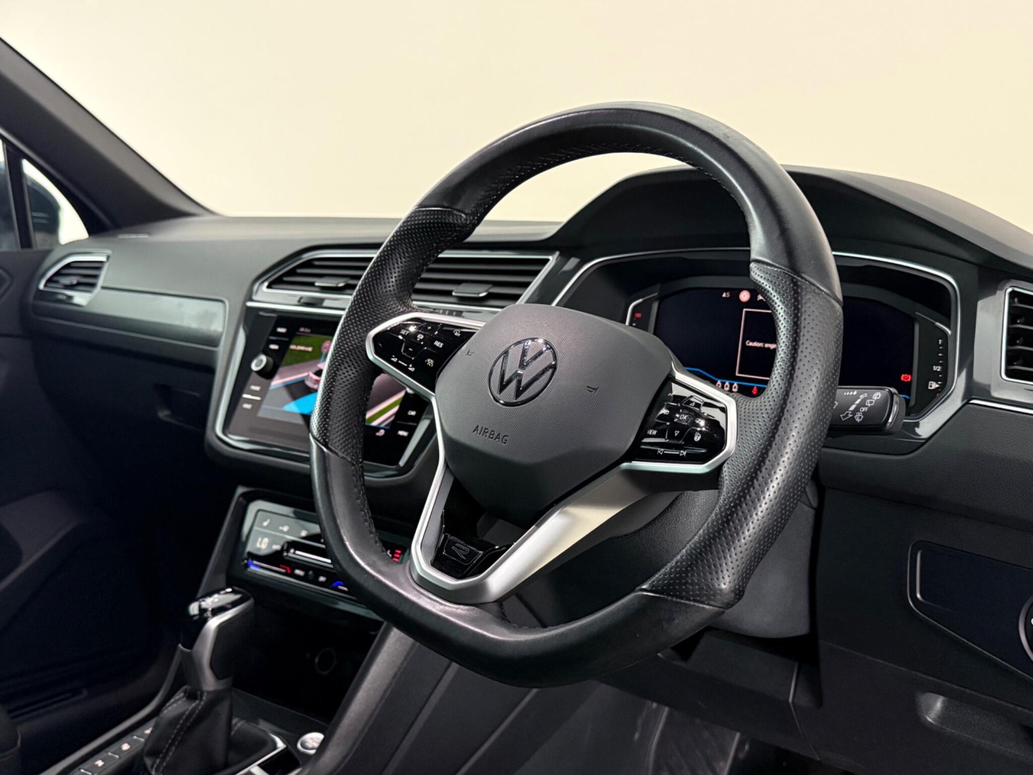 Volkswagen Tiguan view 3
