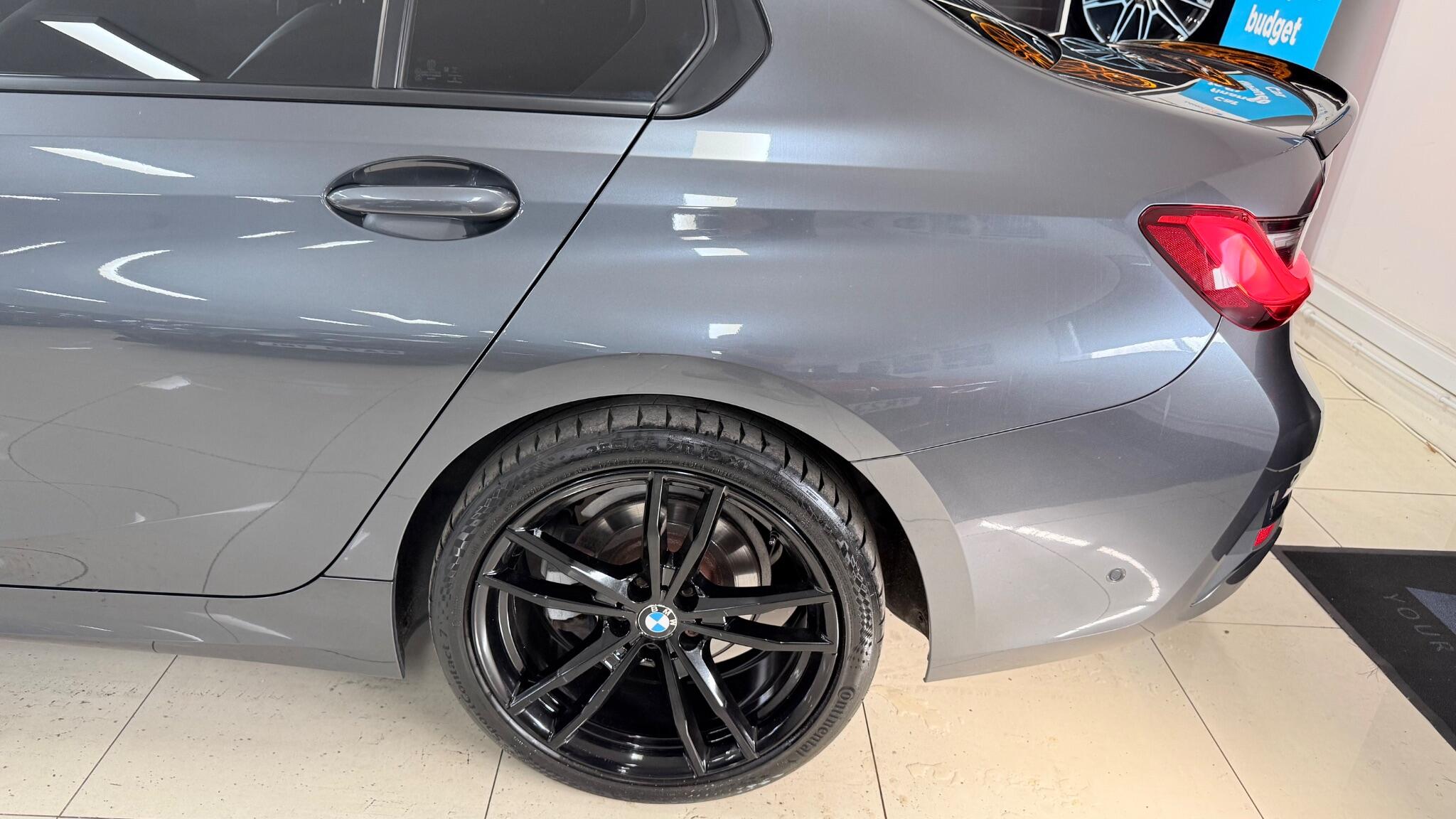 BMW 3 Series view 33
