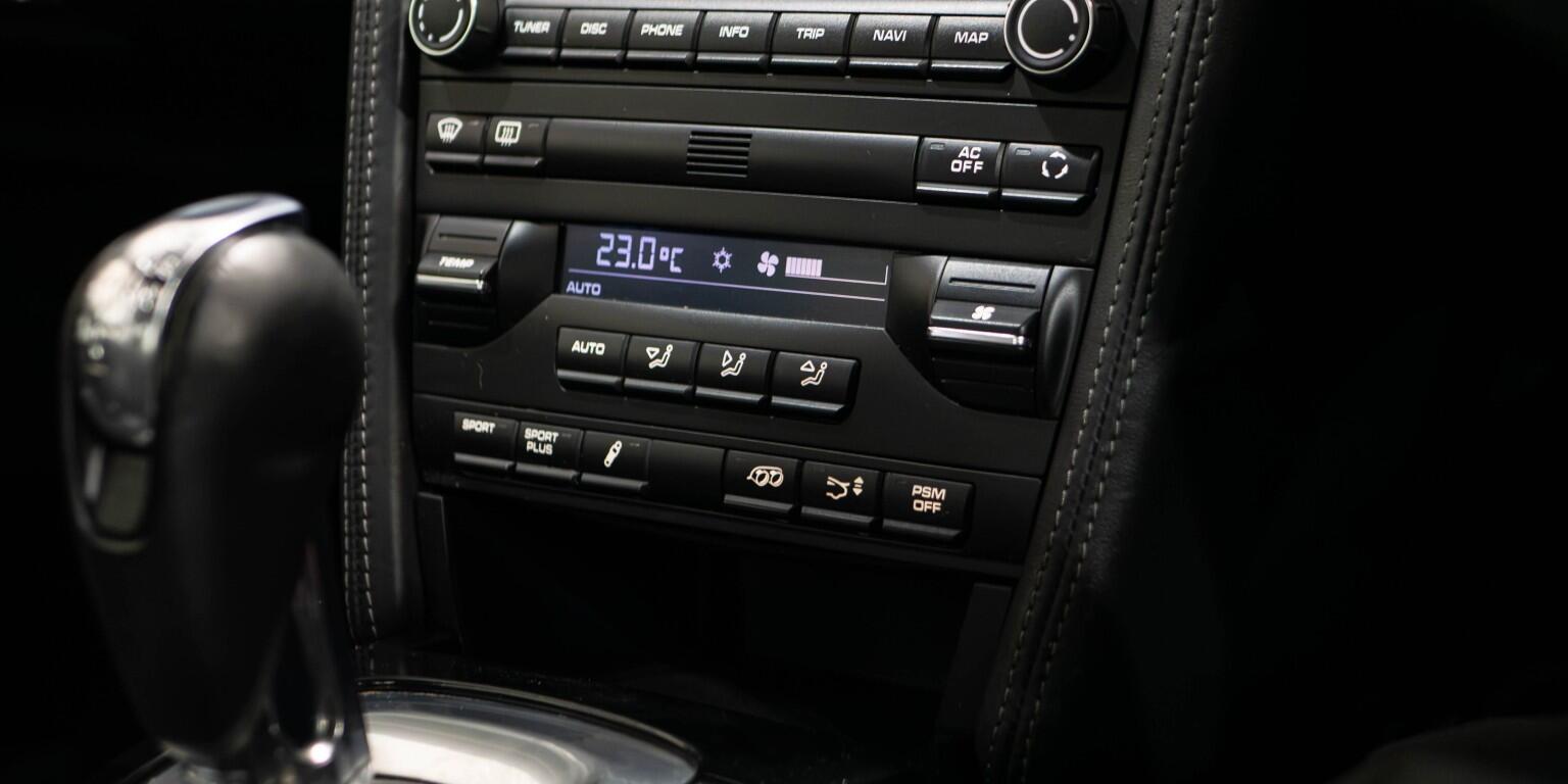 Porsche 911 view 33