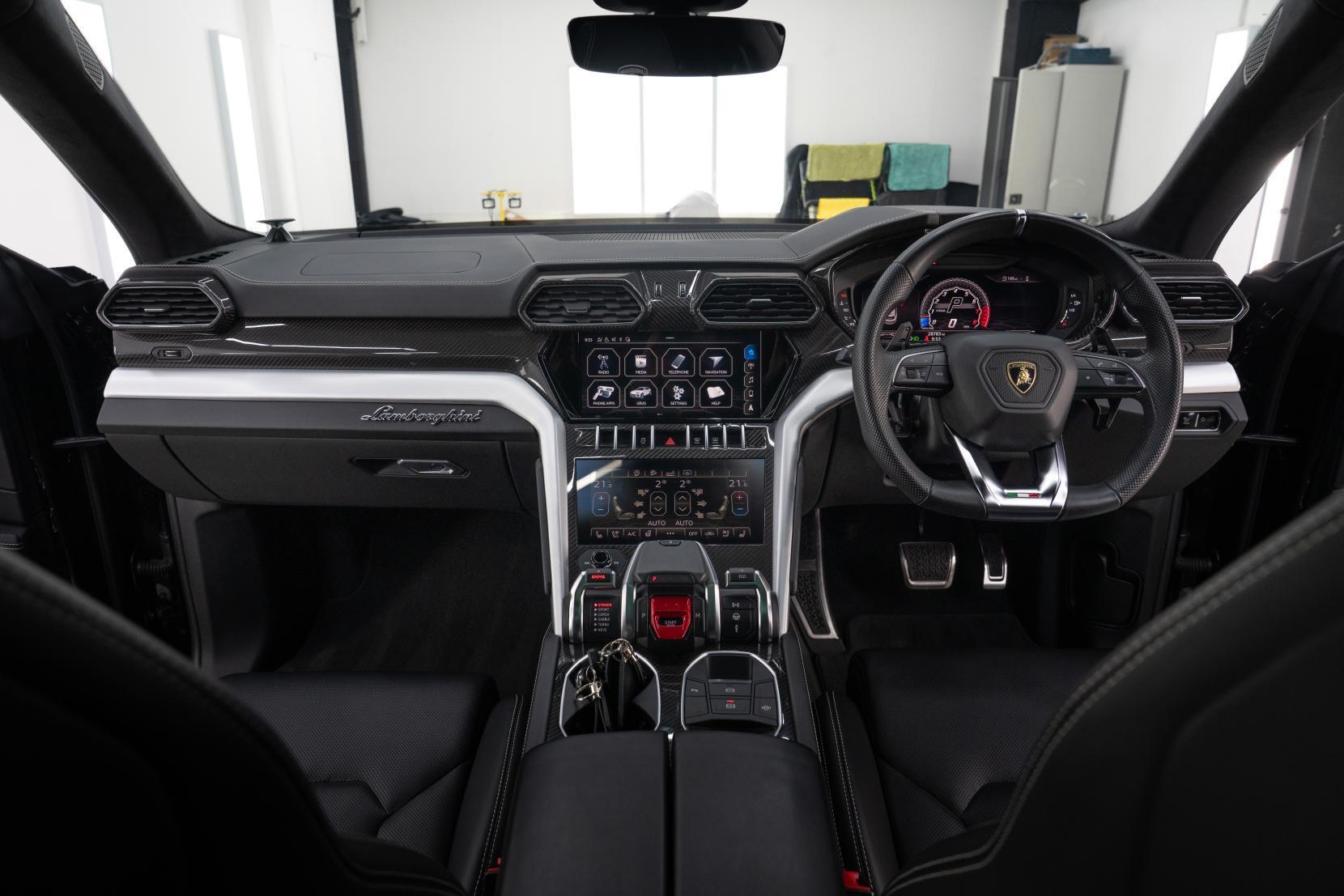 Lamborghini Urus view 12