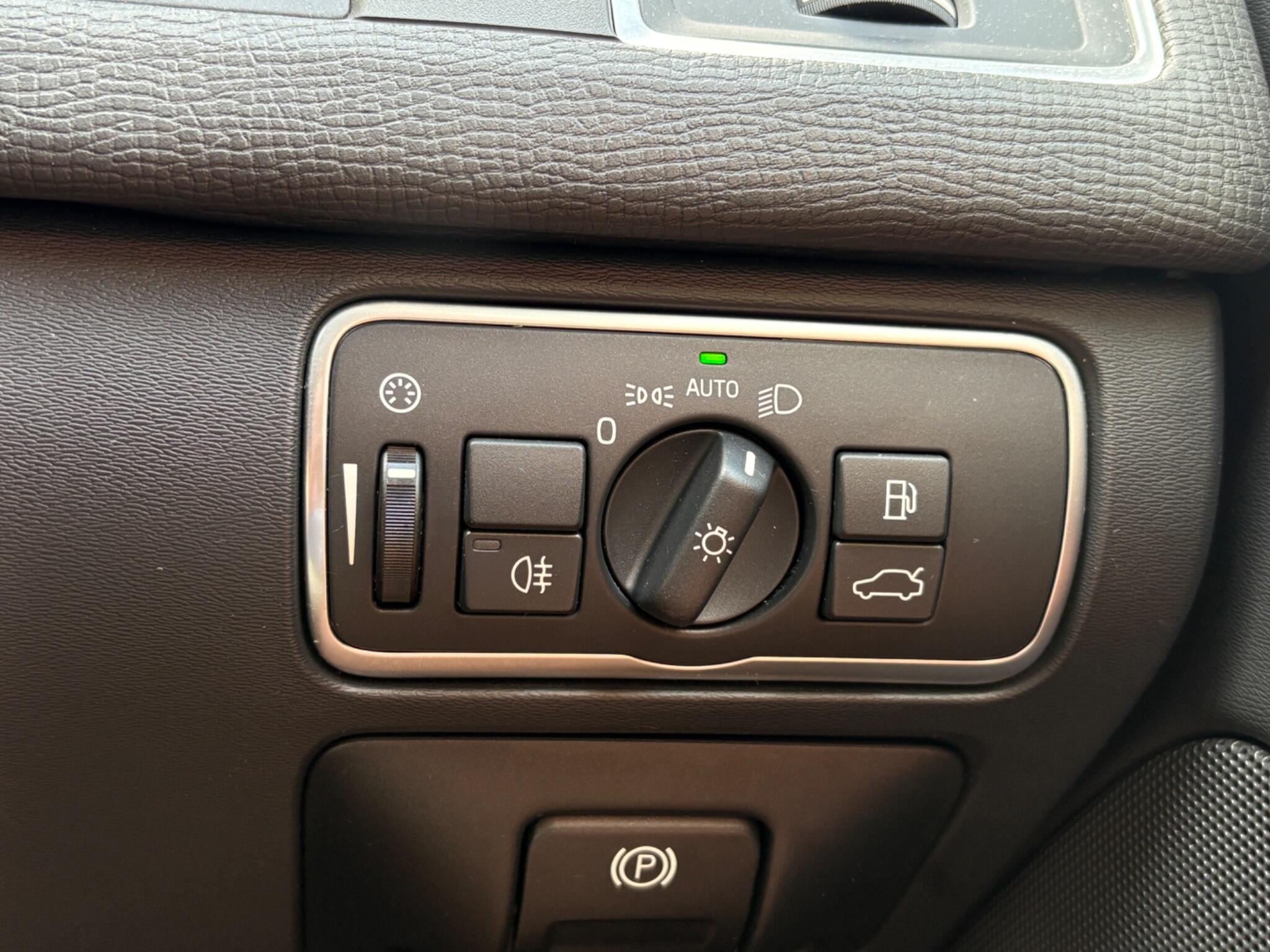 Volvo XC60 view 38
