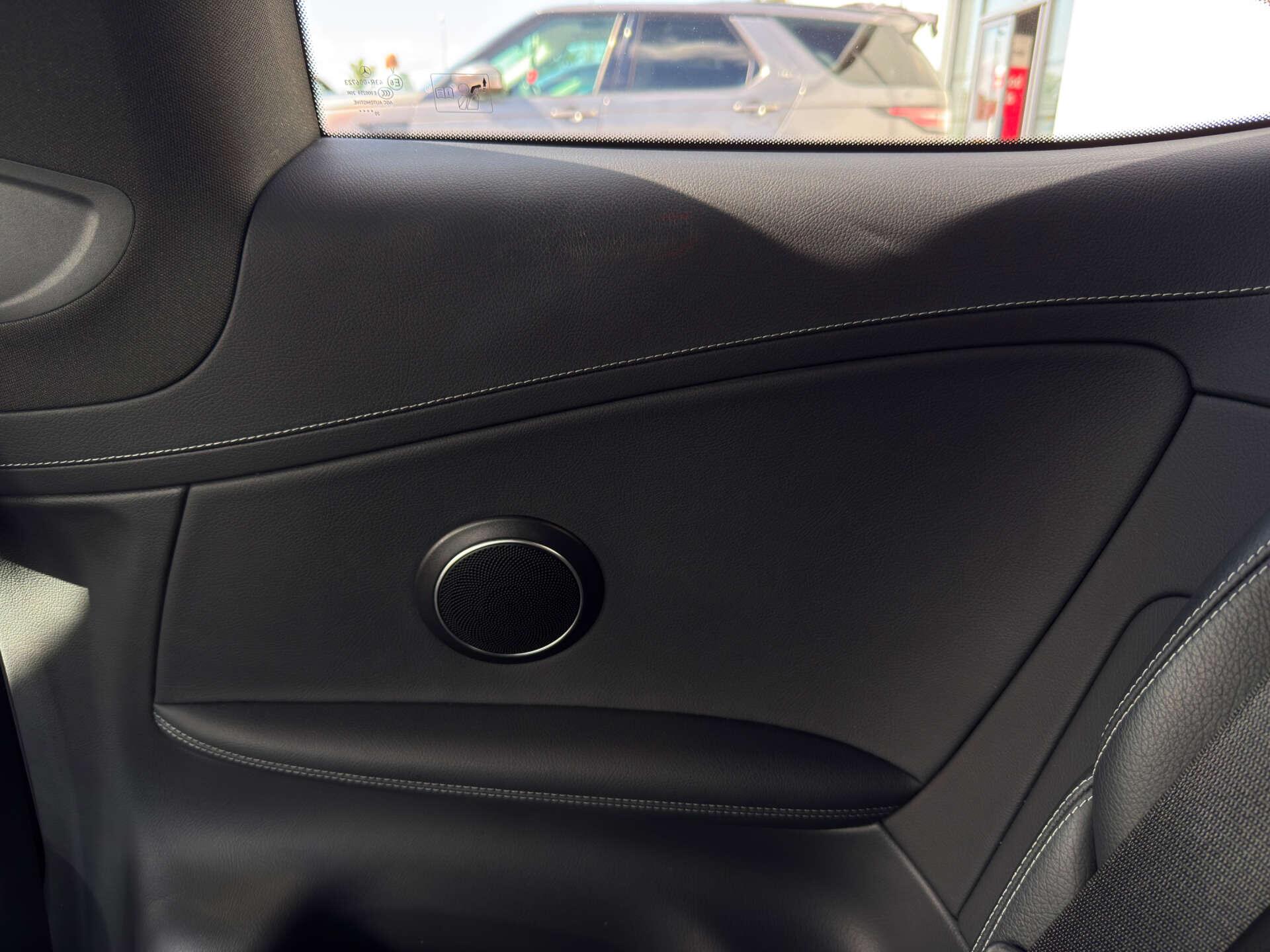 Mercedes-Benz C Class view 40