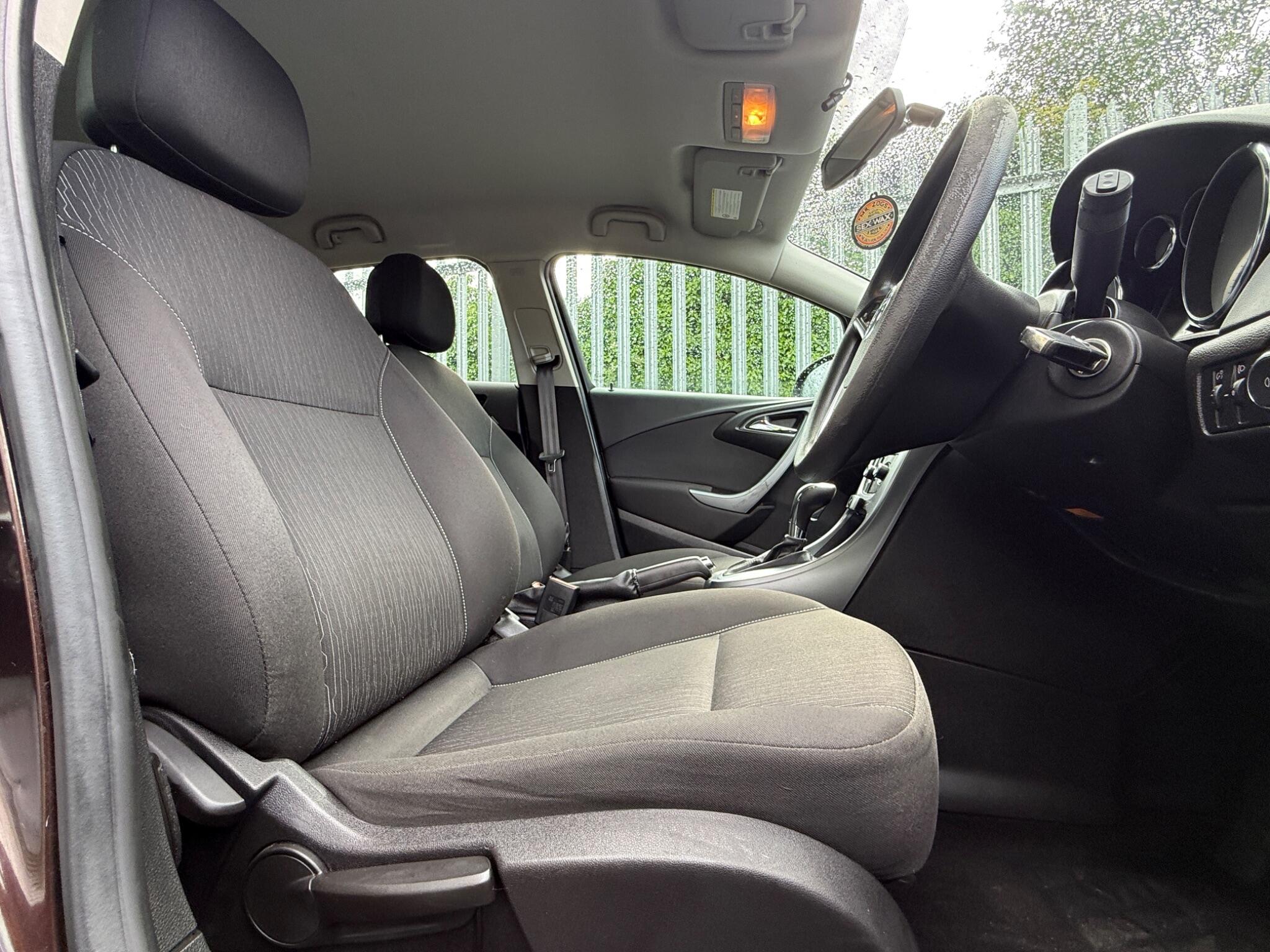 2014 Vauxhall Astra image 23