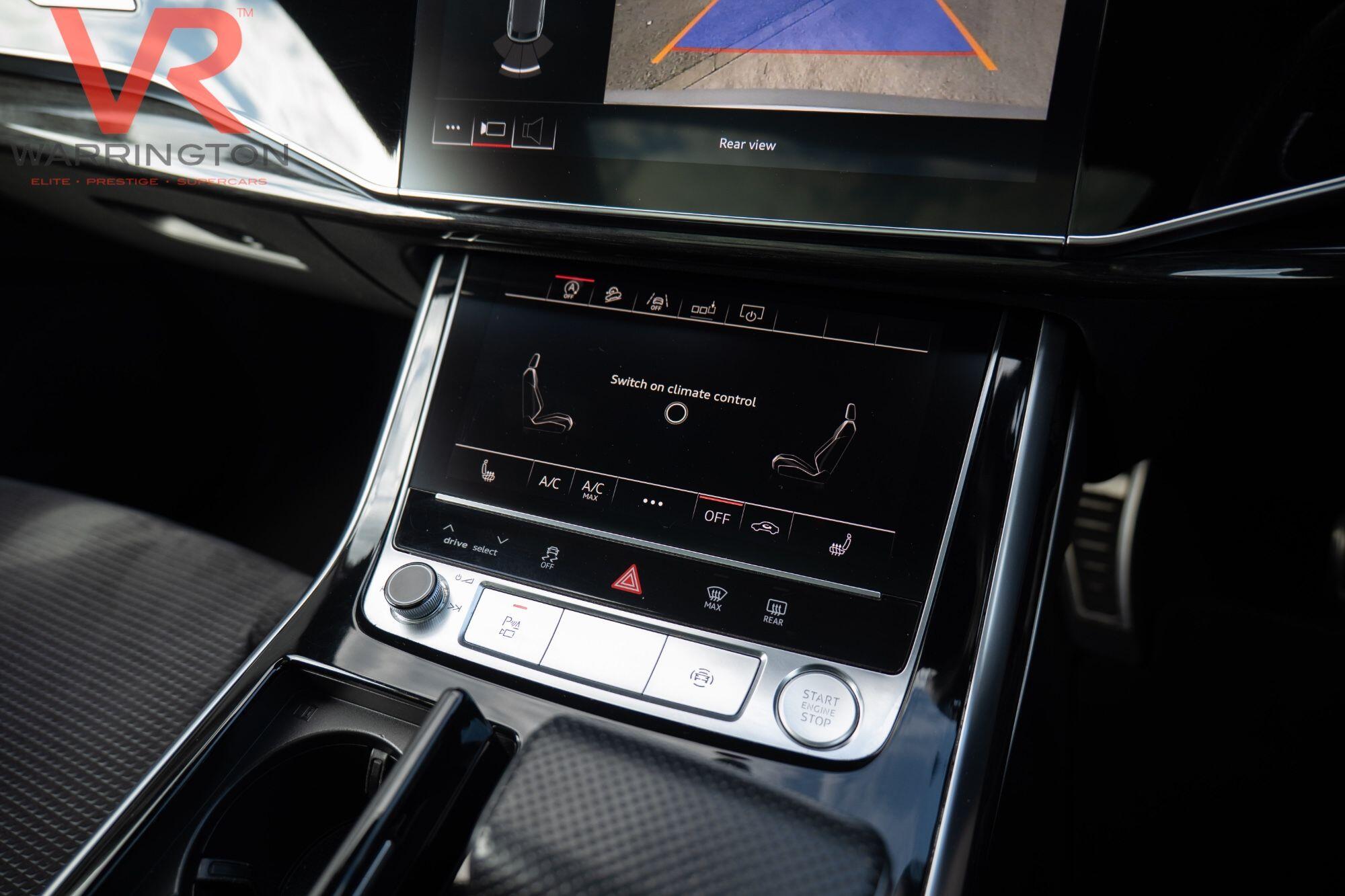 Audi Q8 view 27