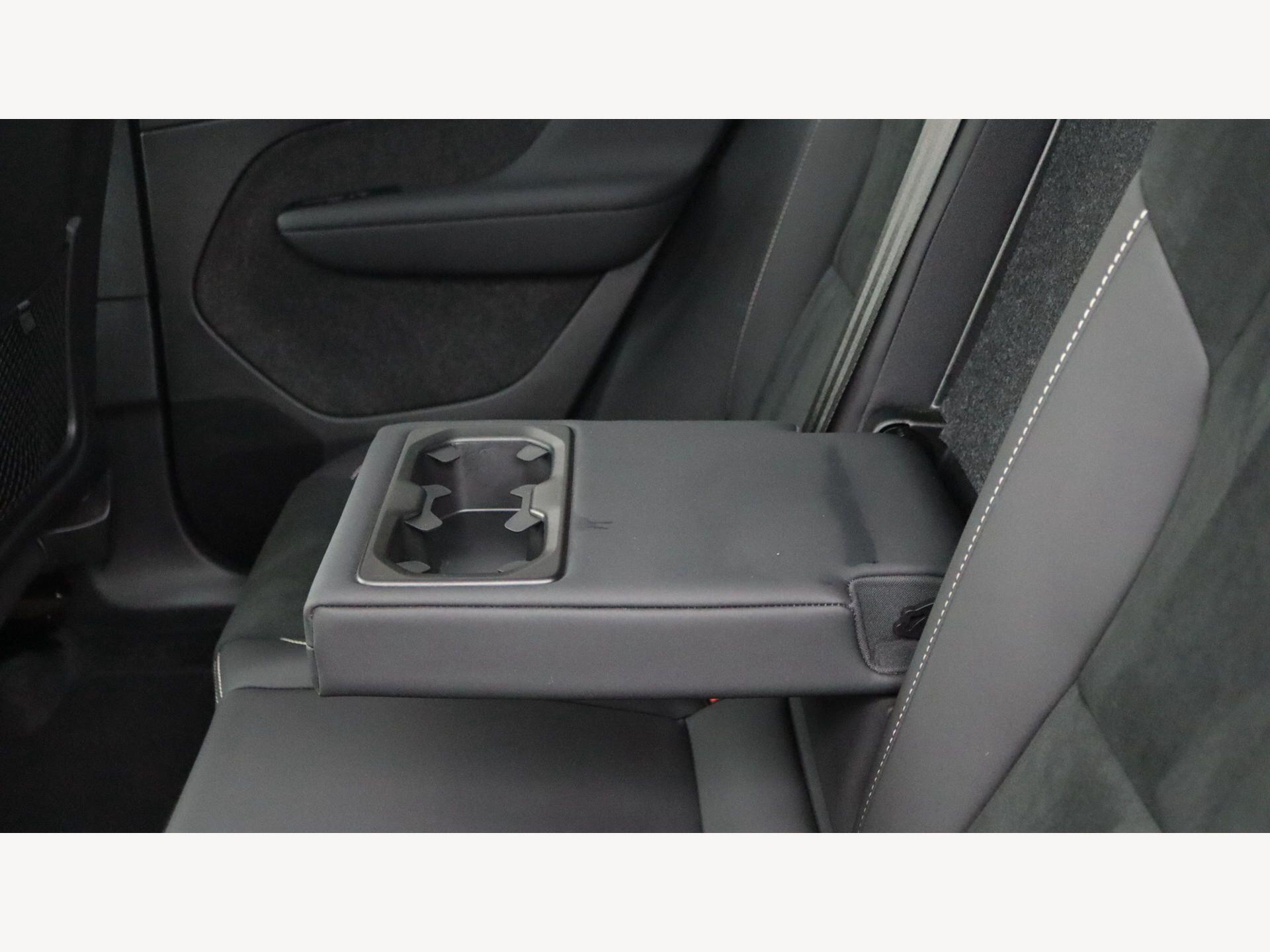 Volvo XC40 view 30