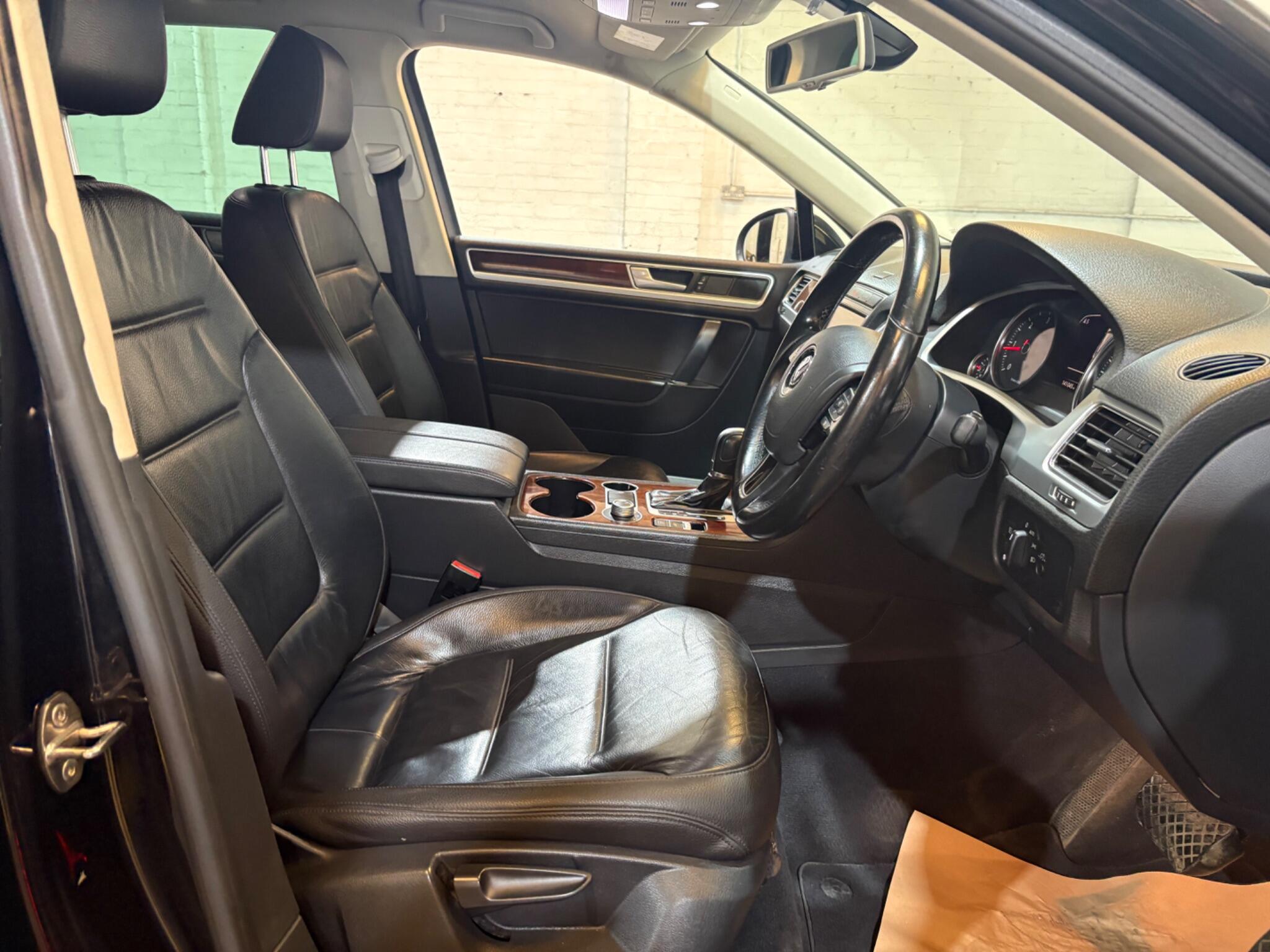 Volkswagen Touareg view 35