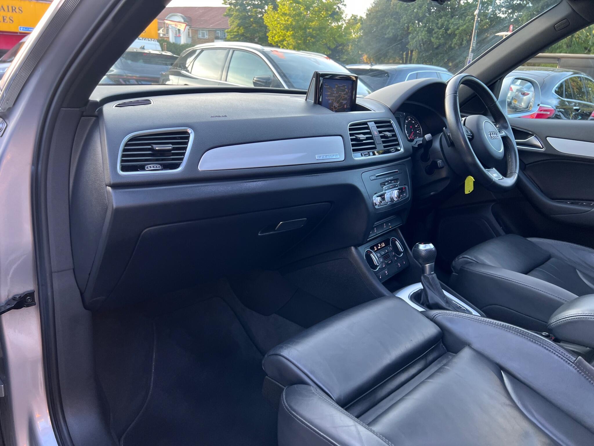 Audi Q3 view 37