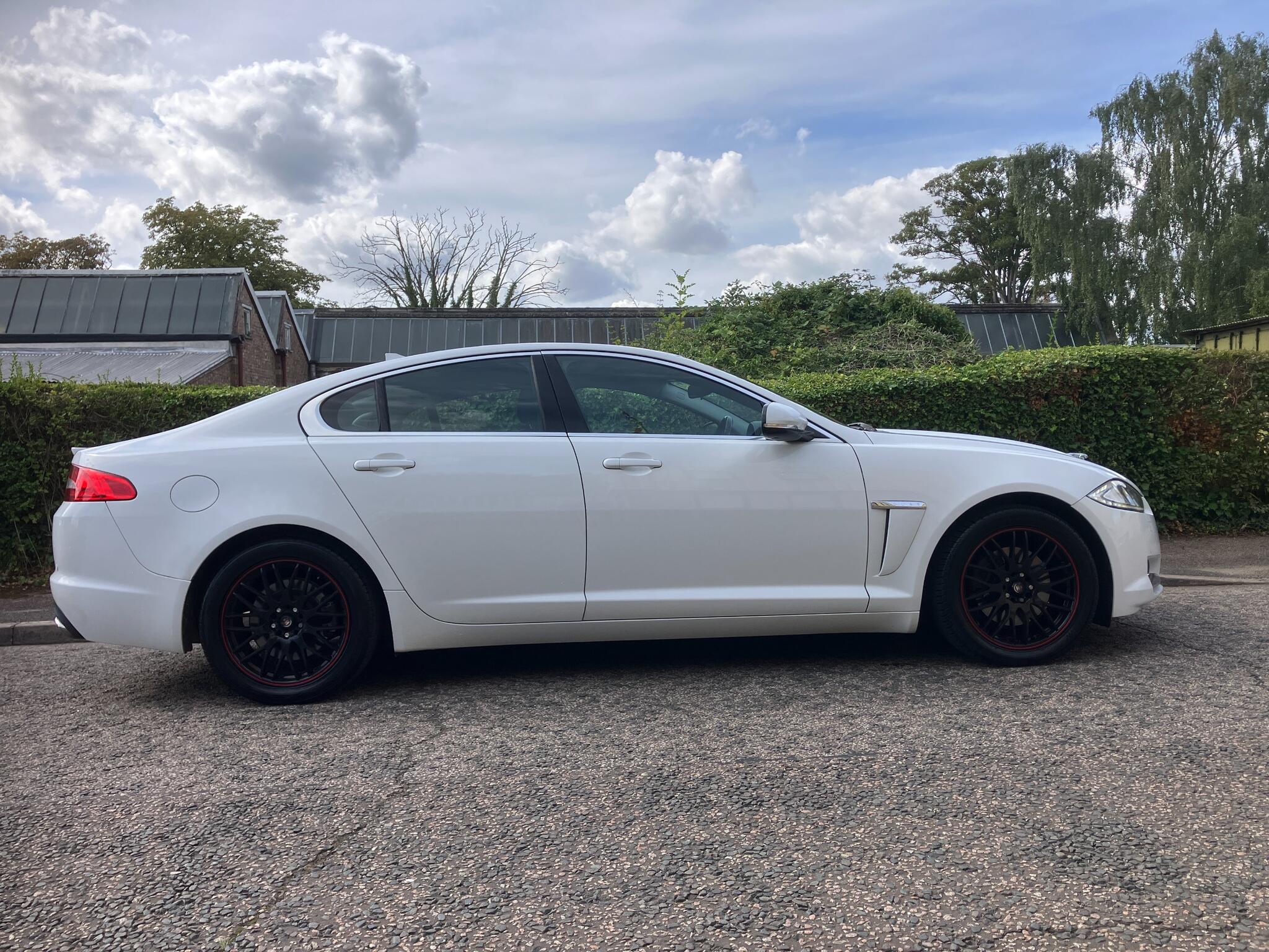 Jaguar XF view 8
