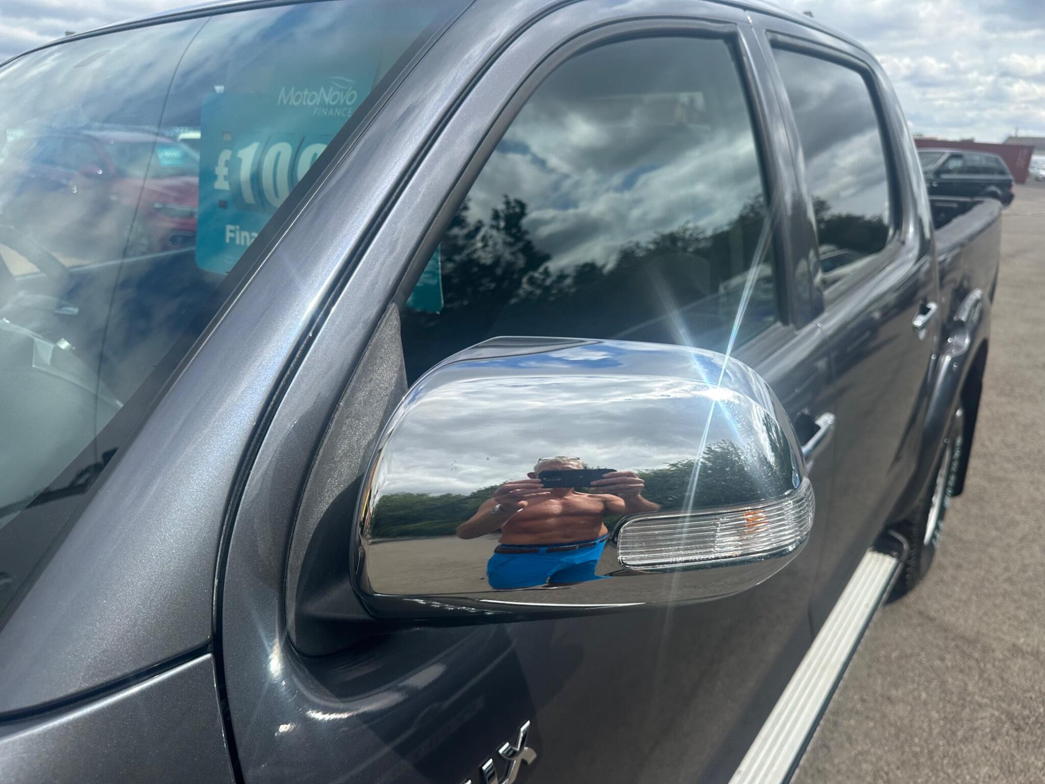 Toyota Hilux view 40