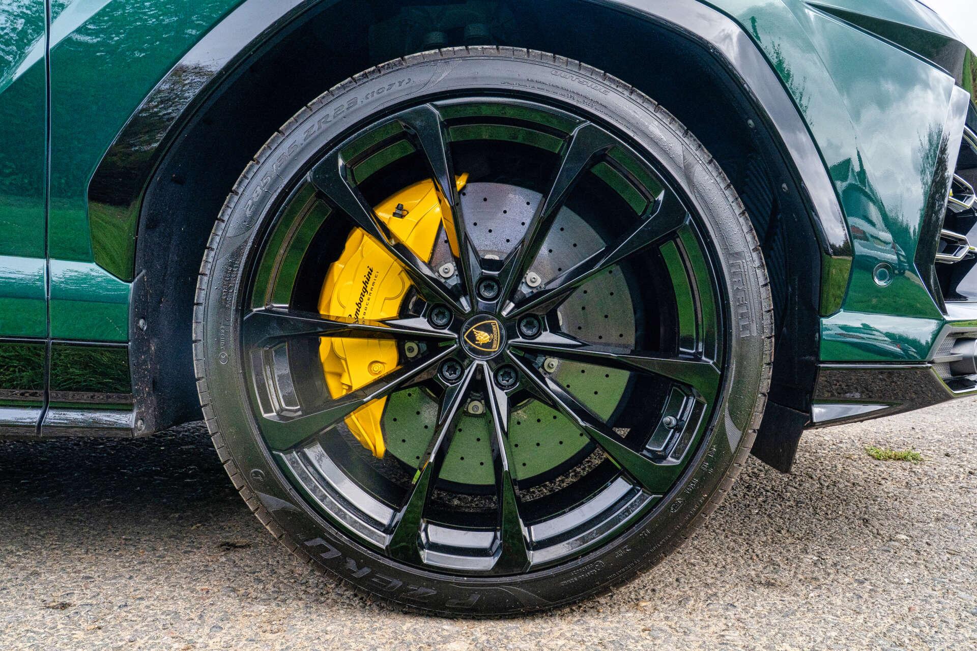 Lamborghini Urus view 6