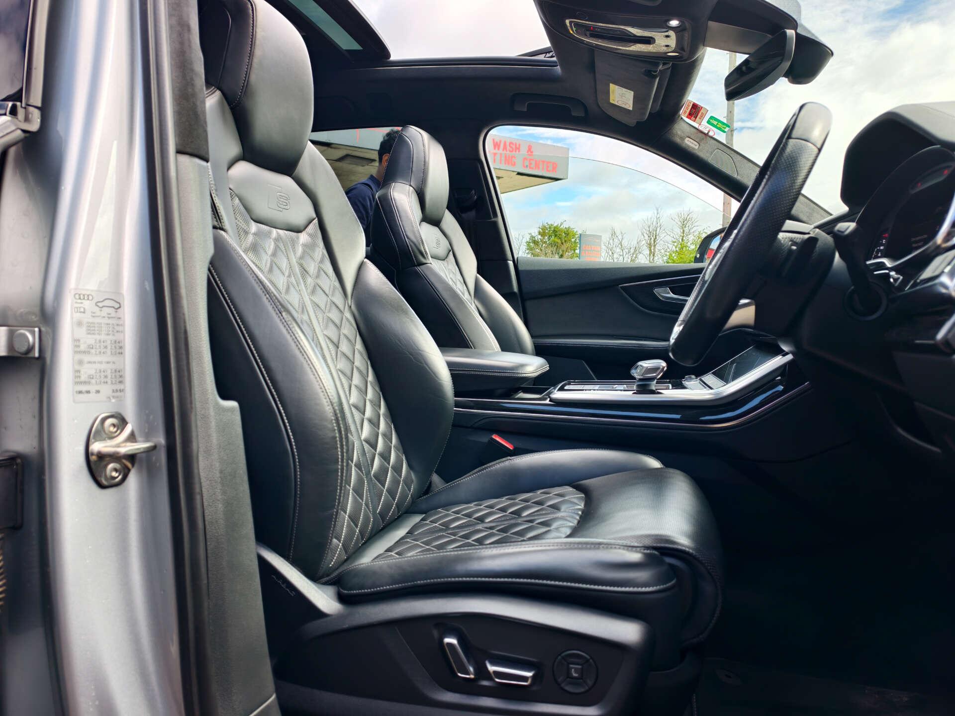 Audi SQ7 view 30