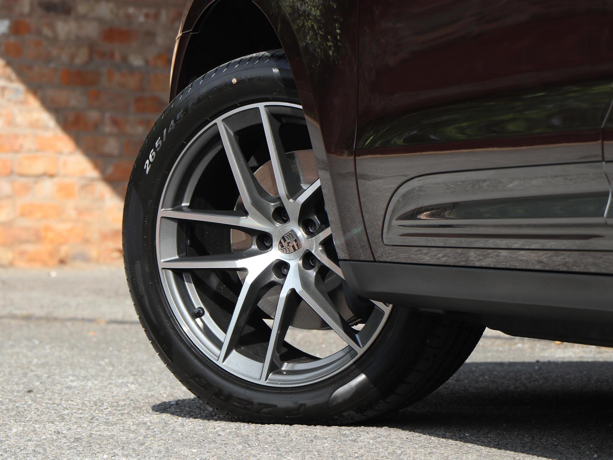 Porsche Macan view 17