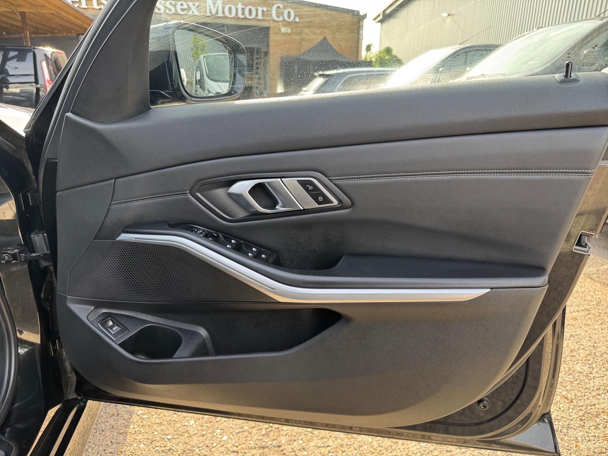 BMW 3 Series view 16