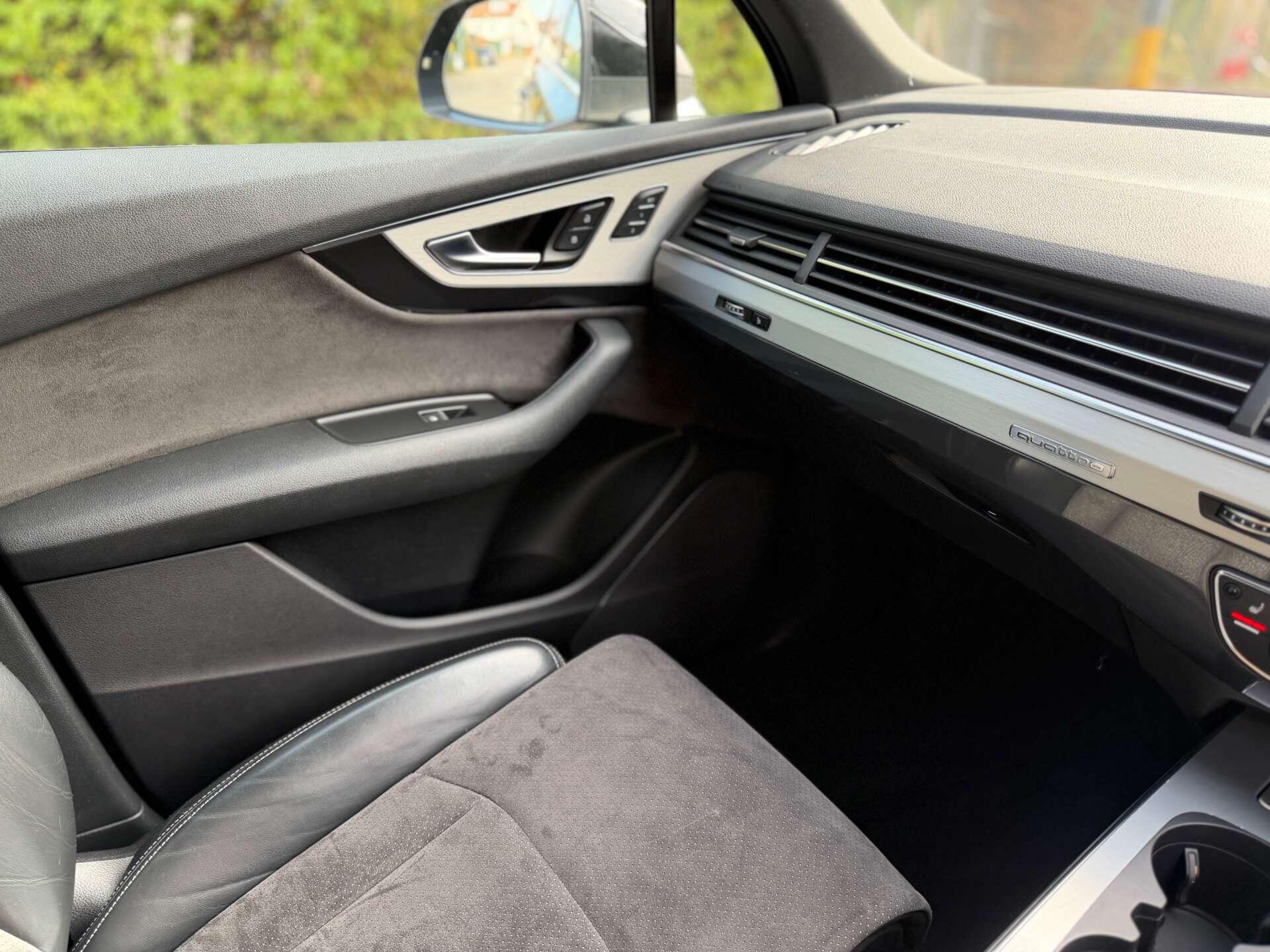 Audi Q7 view 34