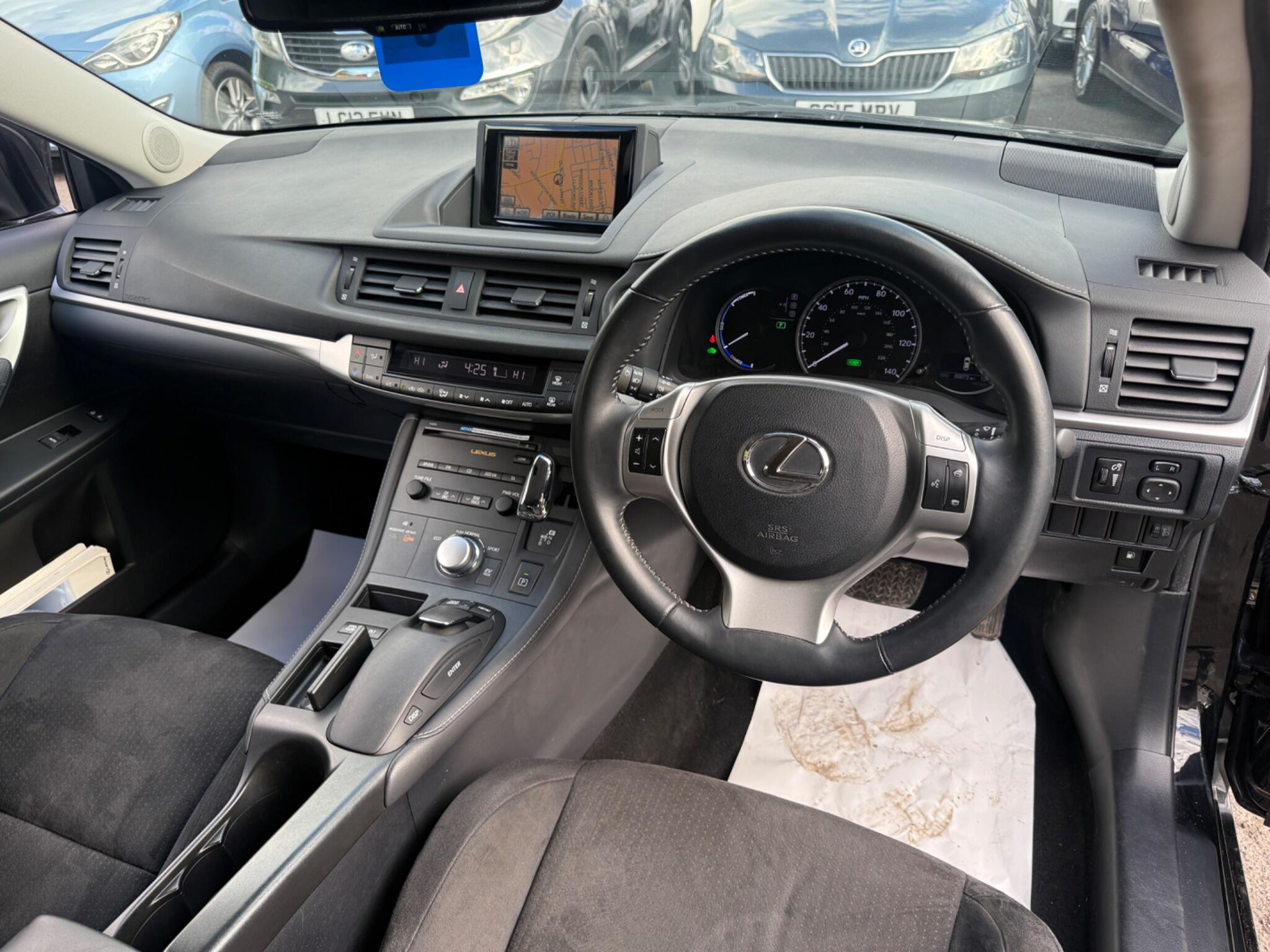 Lexus CT - Image 31