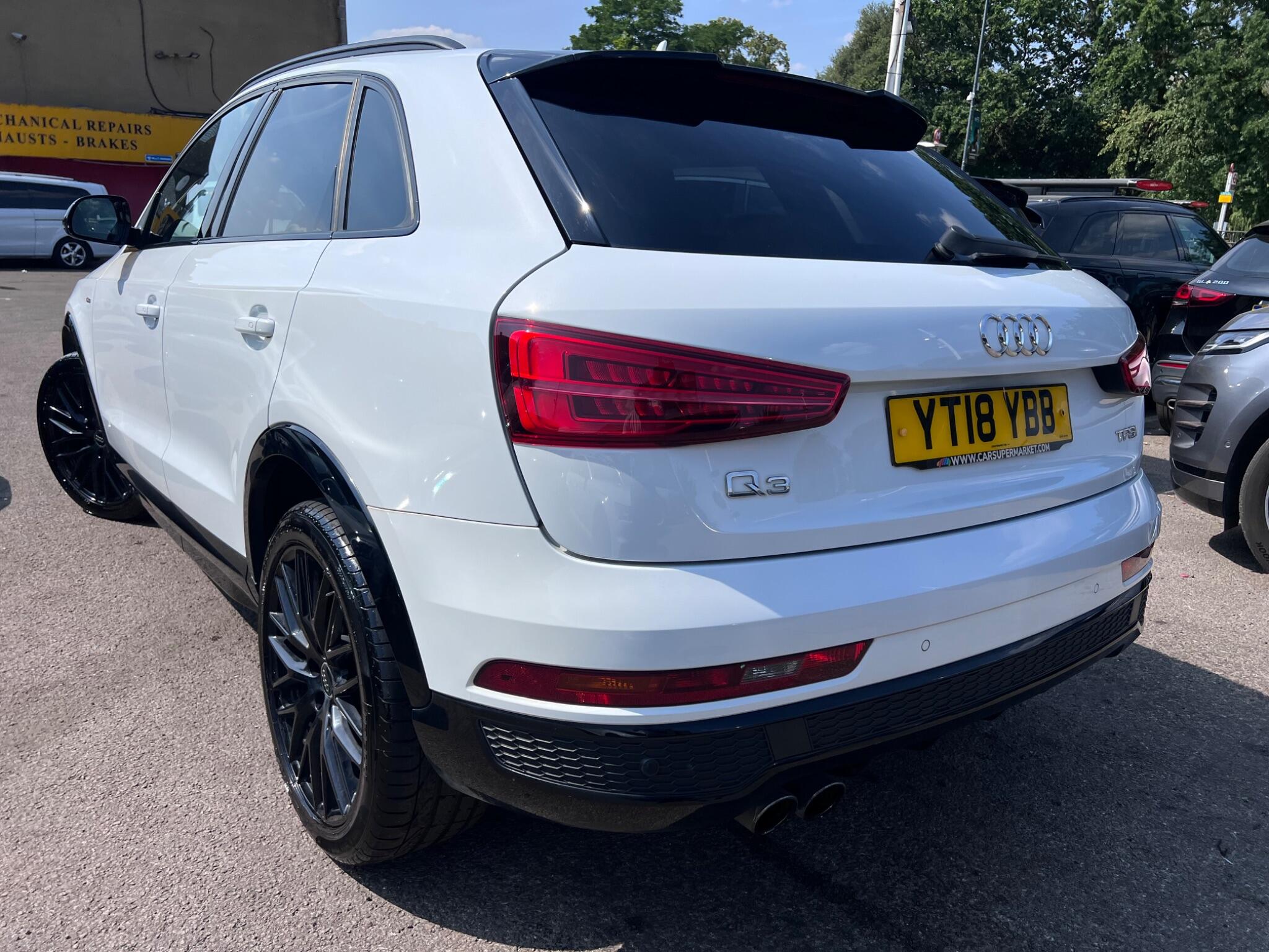 Audi Q3 view 14