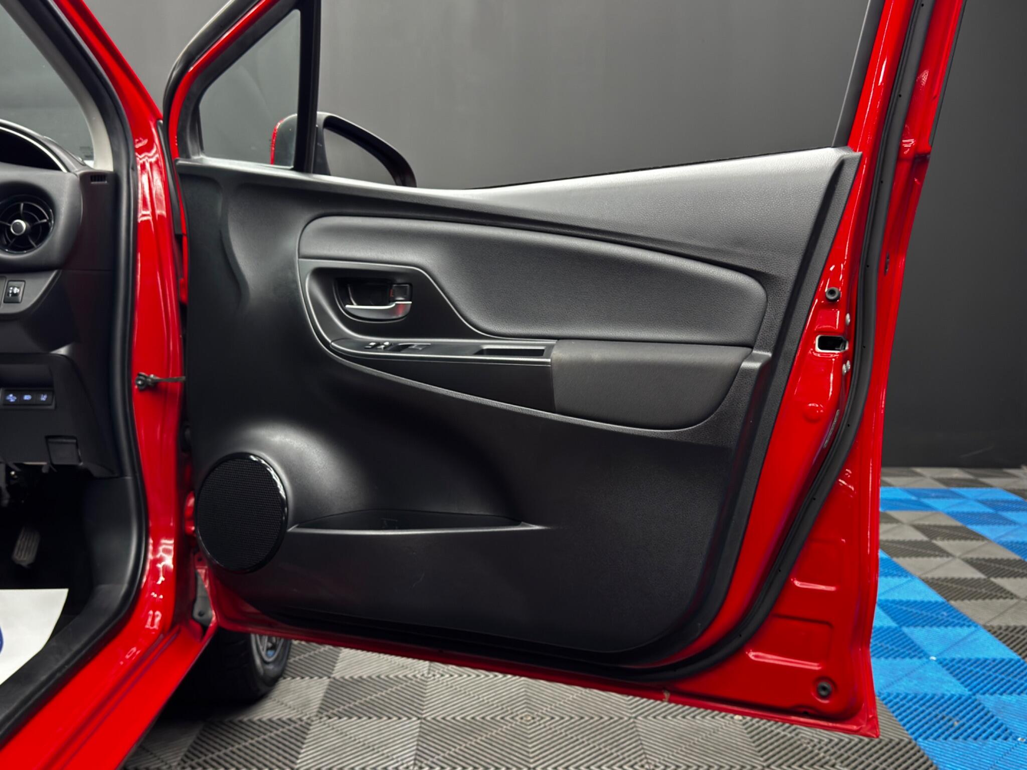 Toyota Yaris view 35