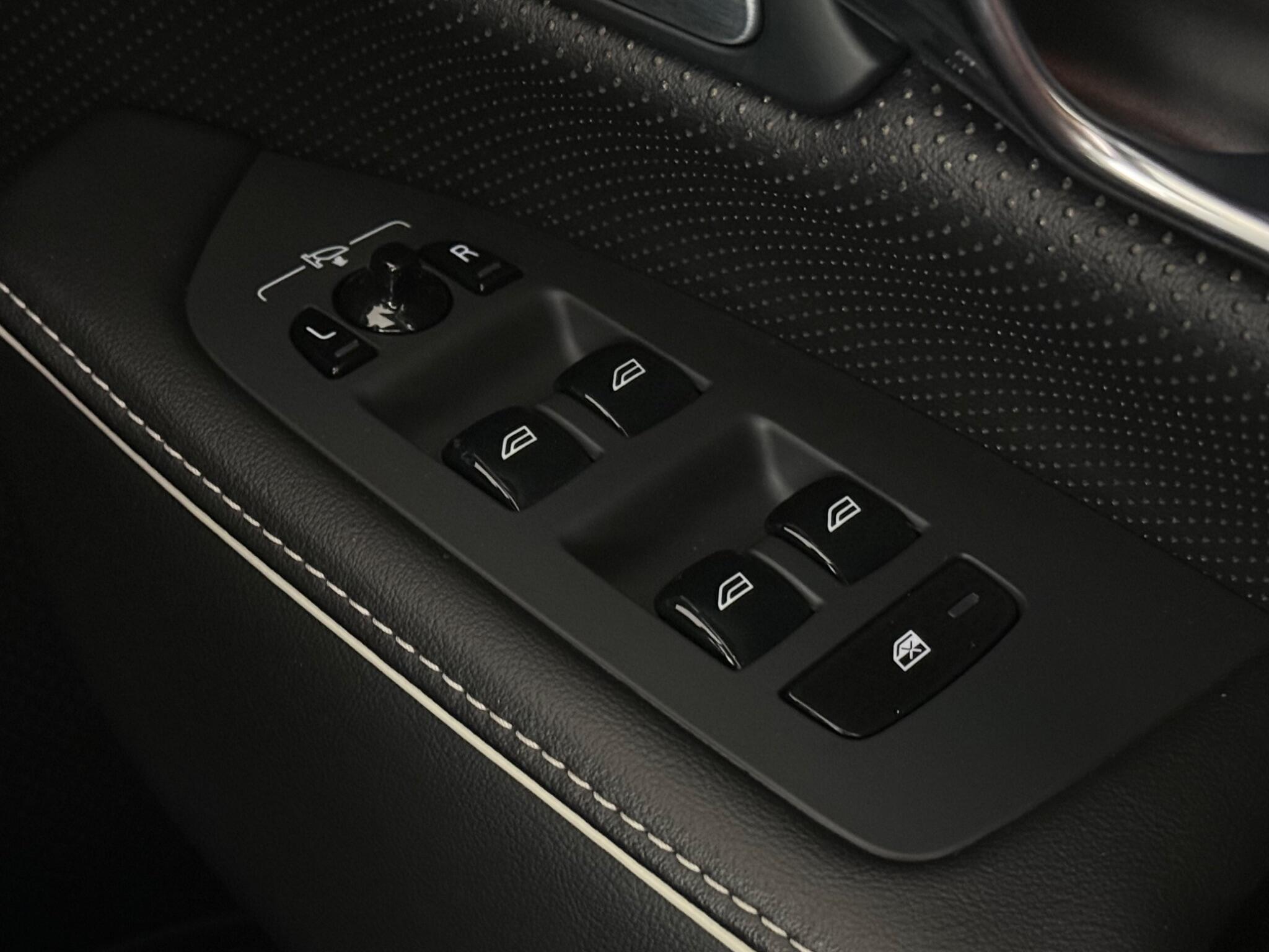 Volvo S90 view 20