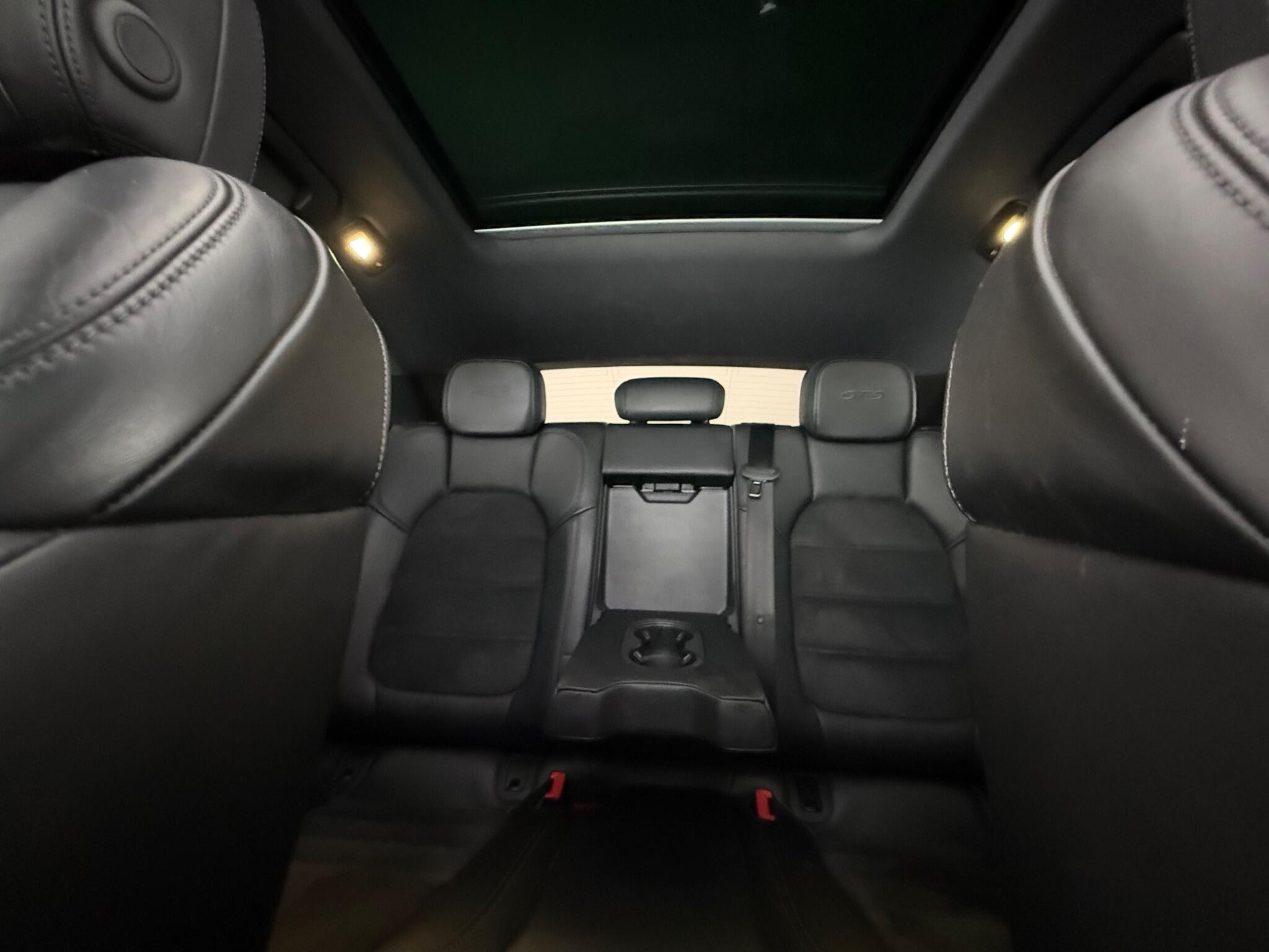 Porsche Macan view 53