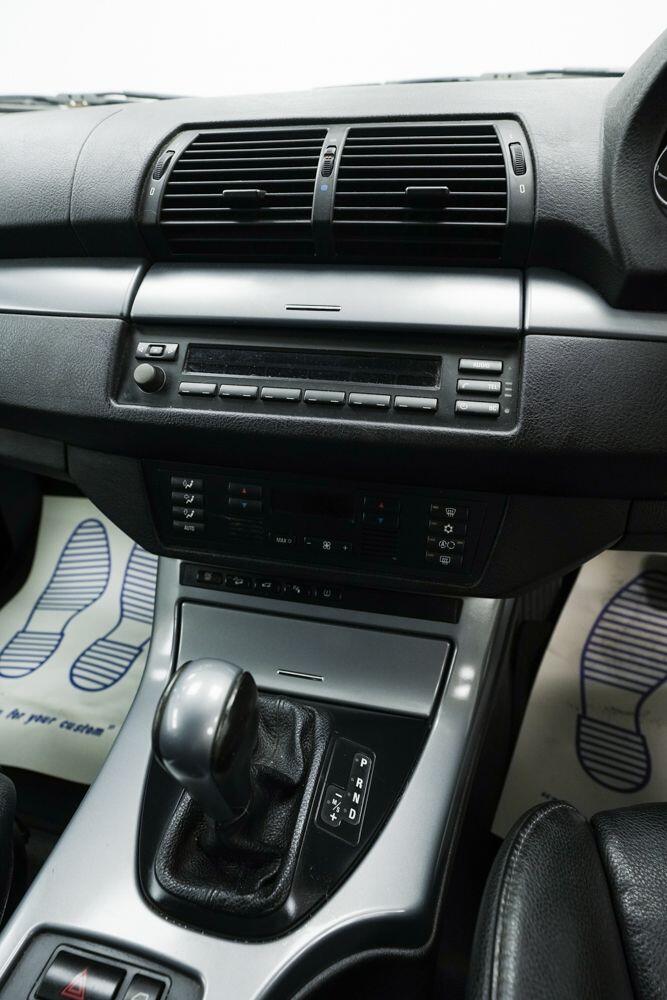 BMW X5 view 16