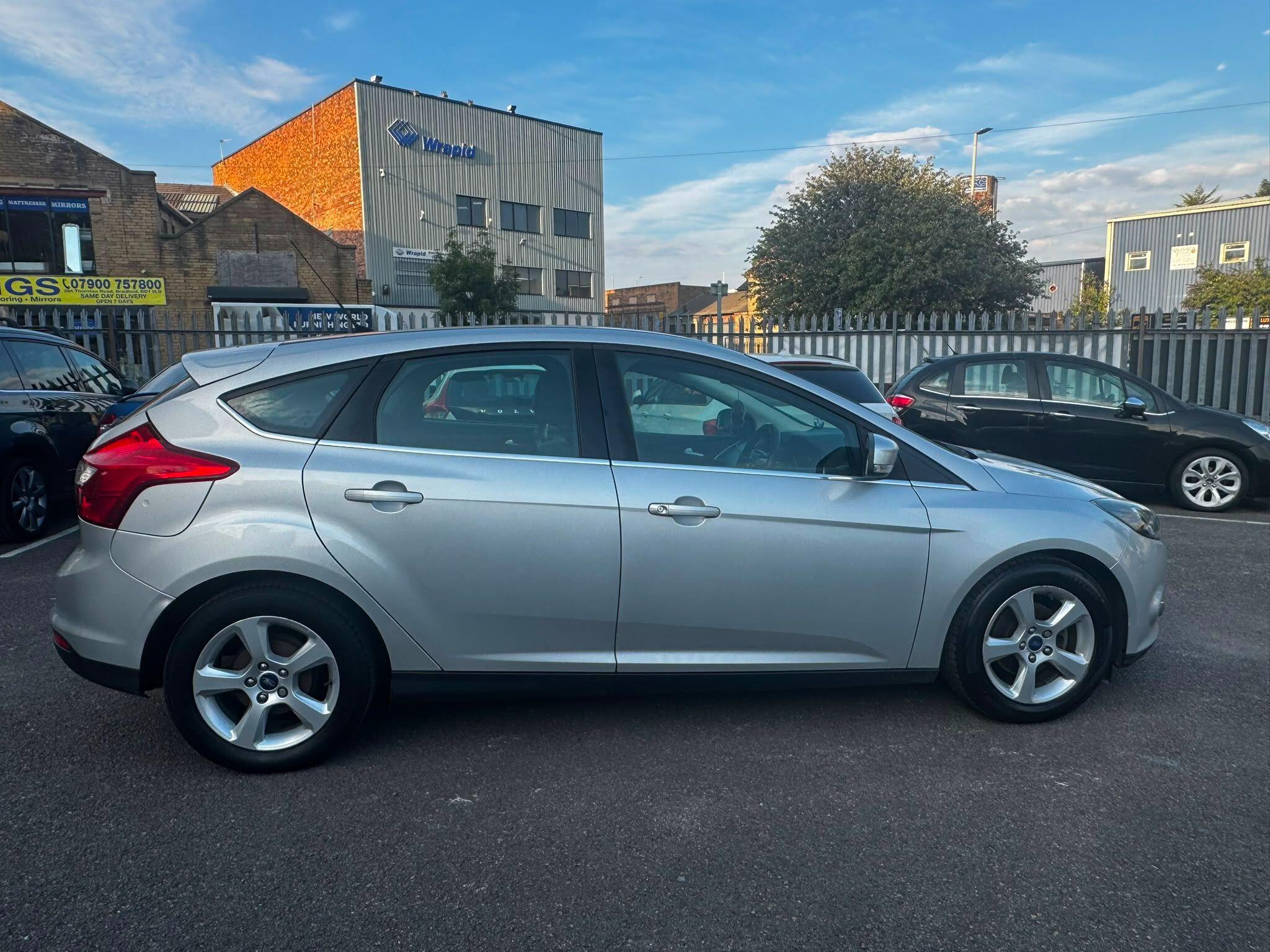 Ford Focus view 6