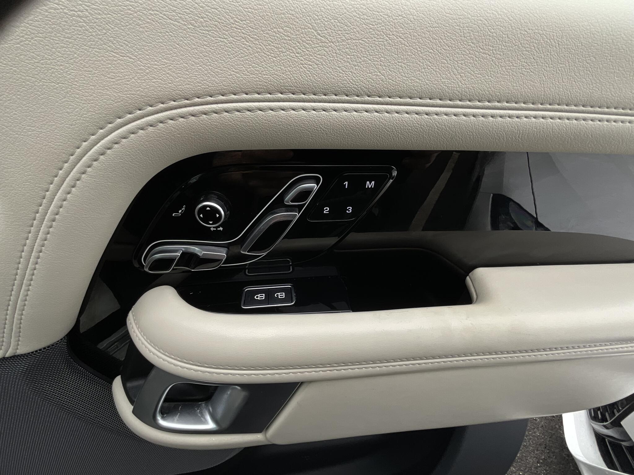 Land Rover Range Rover view 33