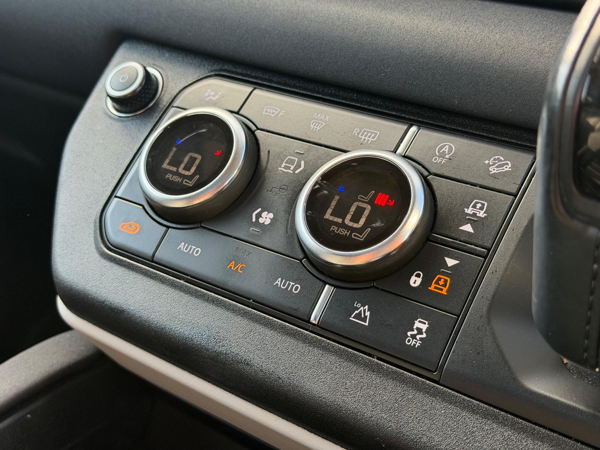 Land Rover Defender view 19