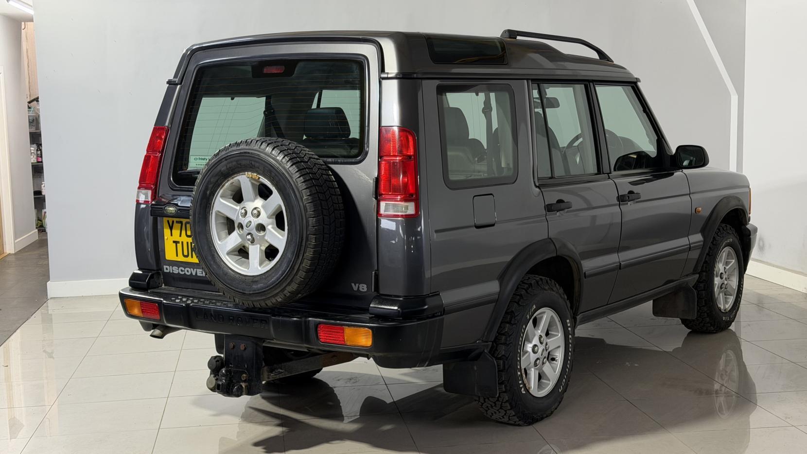 Land Rover Discovery 4 view 5