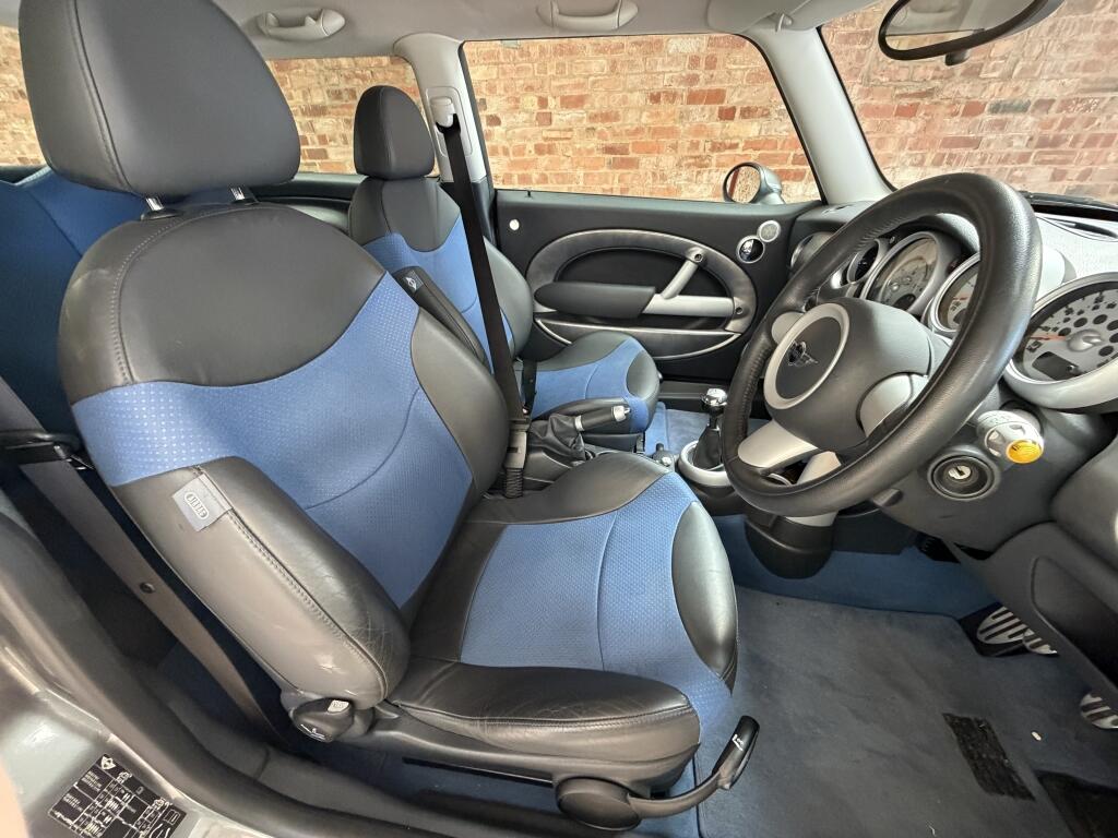 Mini Hatch view 12