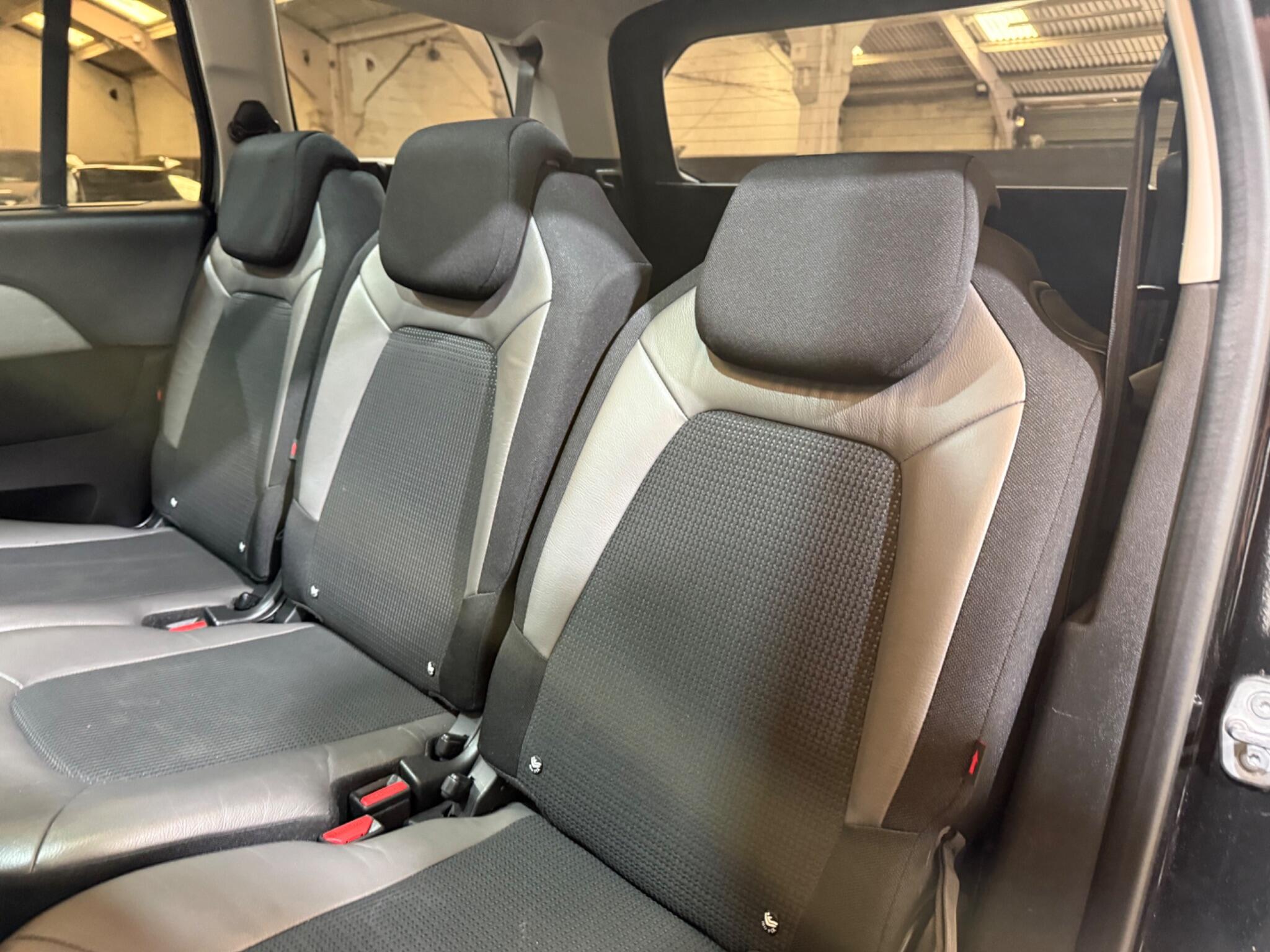 Citroen Grand C4 Picasso view 25