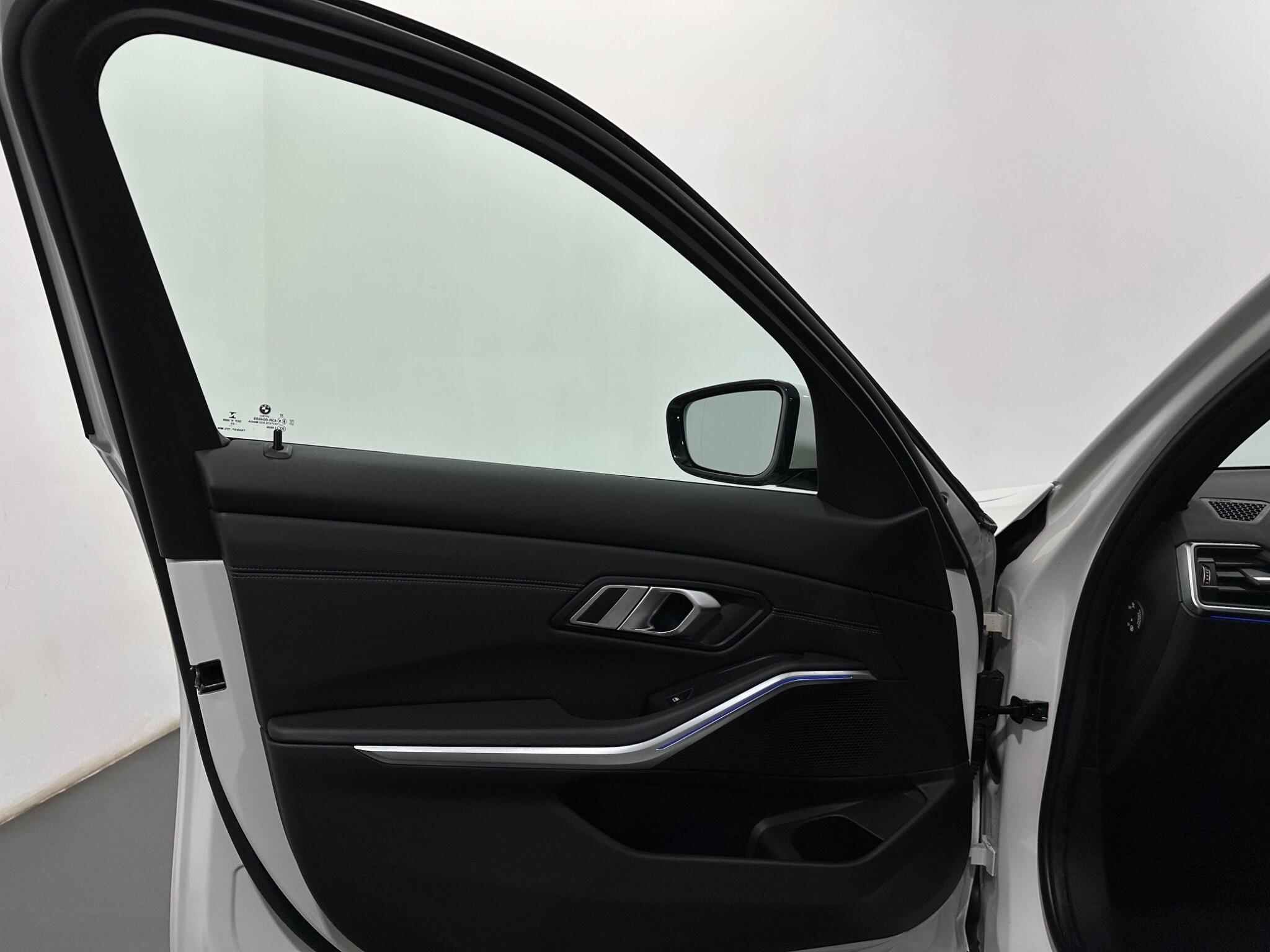 BMW 3 Series view 36