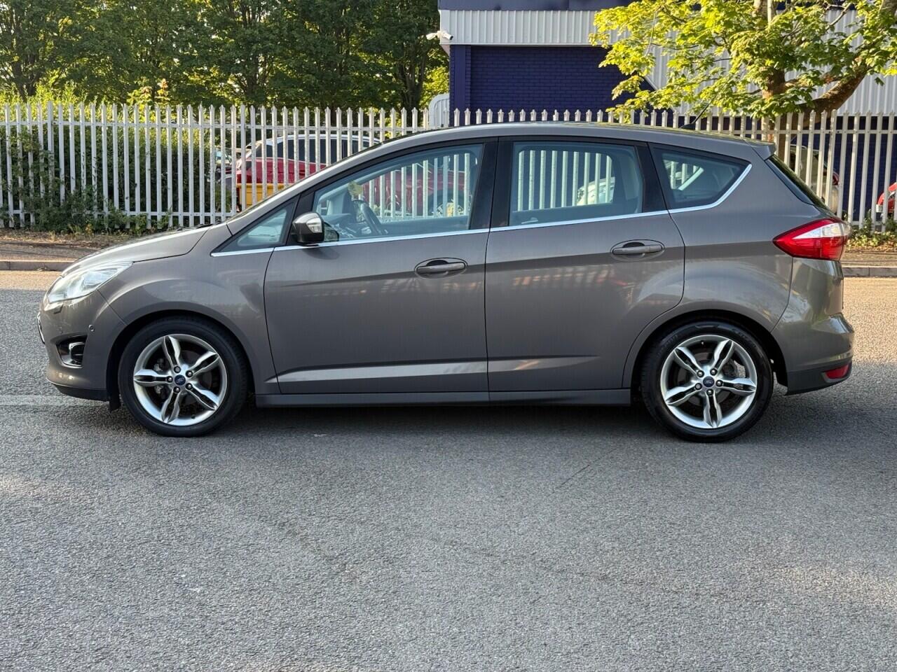 Ford C-Max view 4