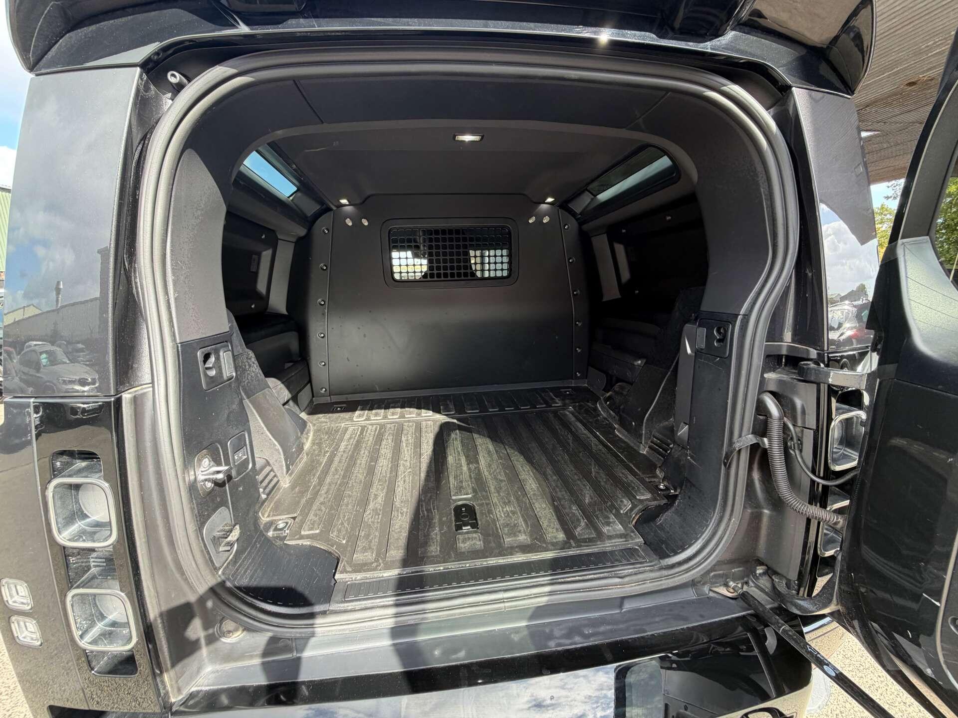 Land Rover Defender view 28