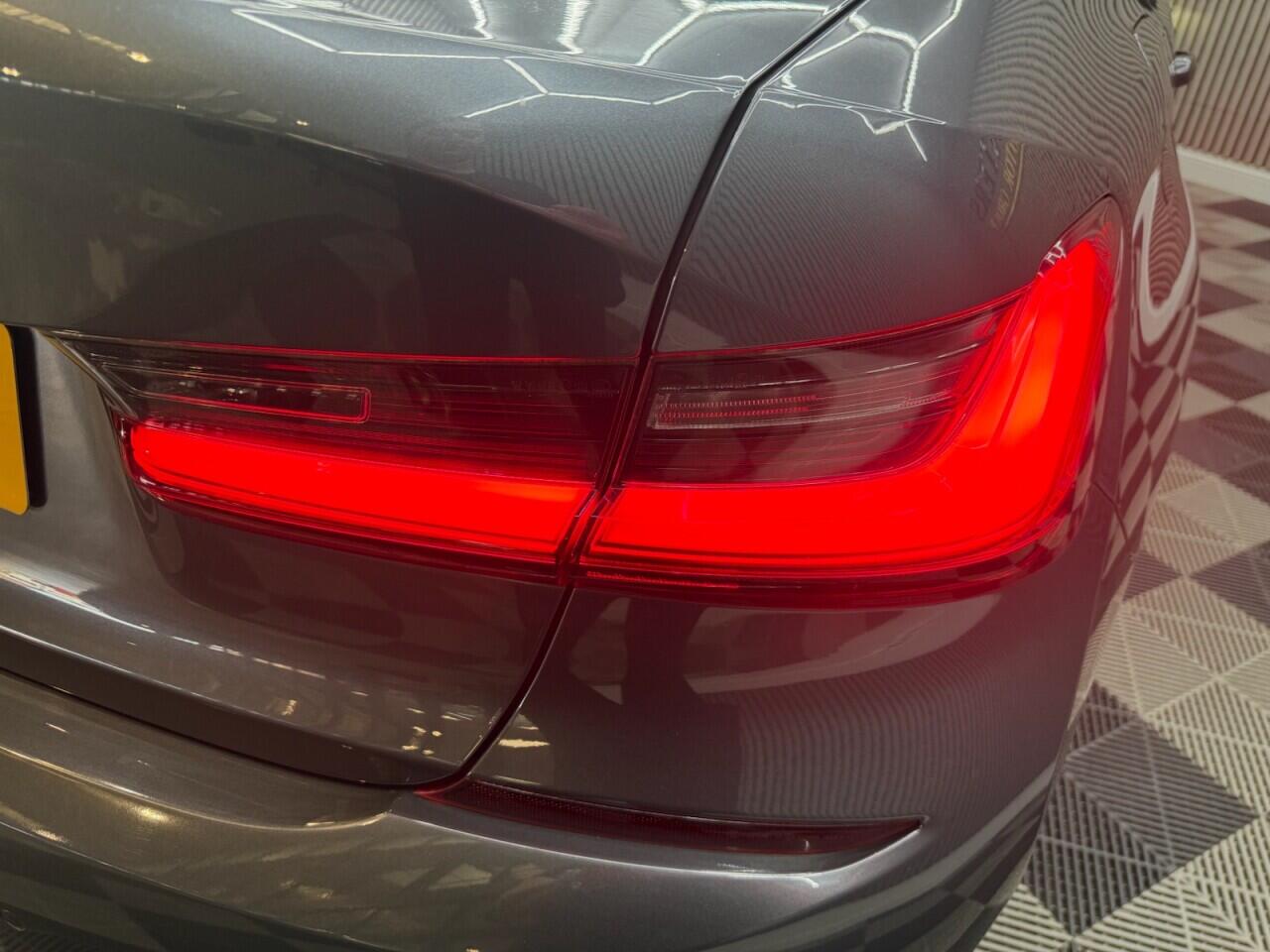 BMW 3 Series view 32