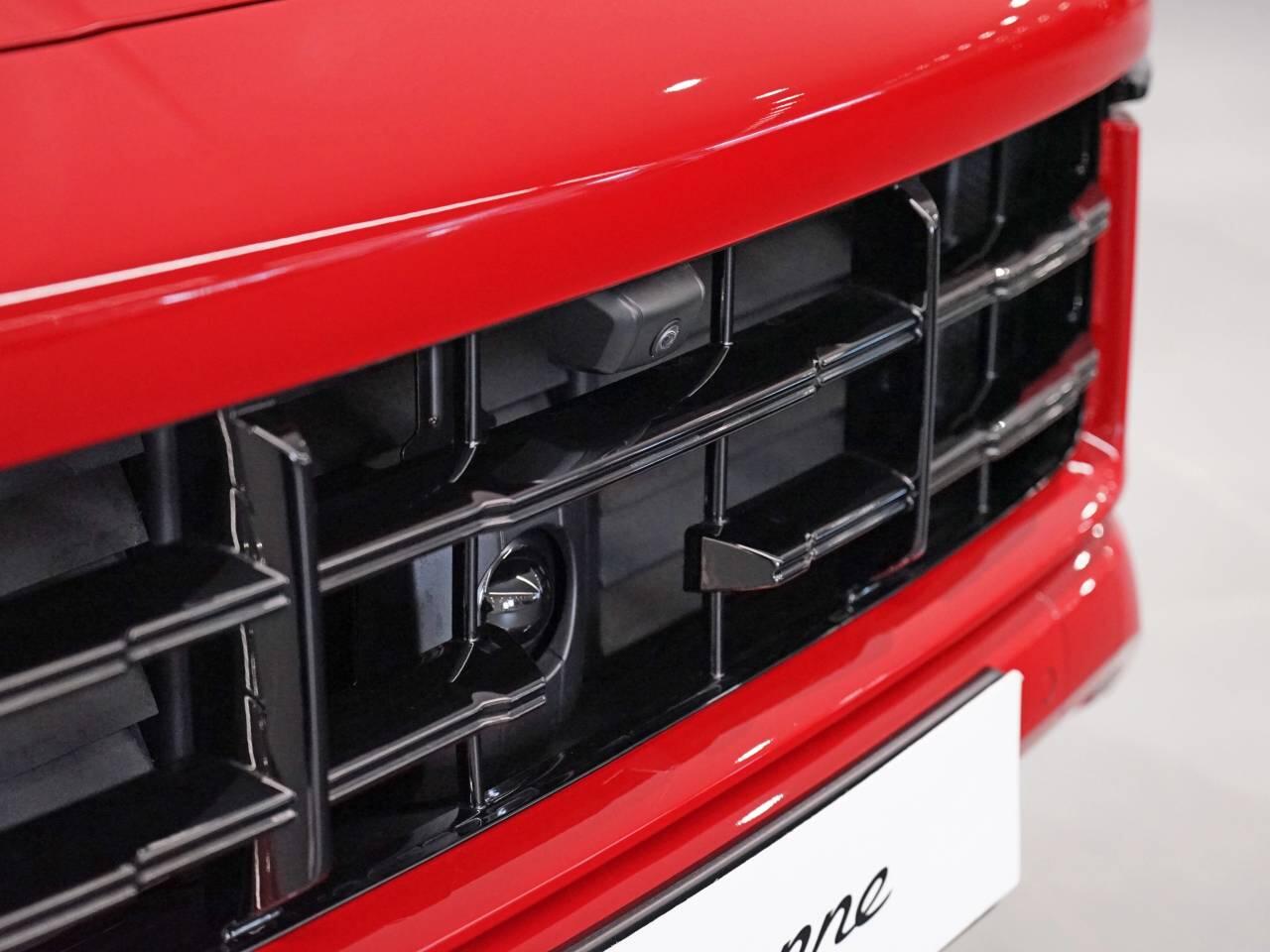 Porsche Cayenne view 57