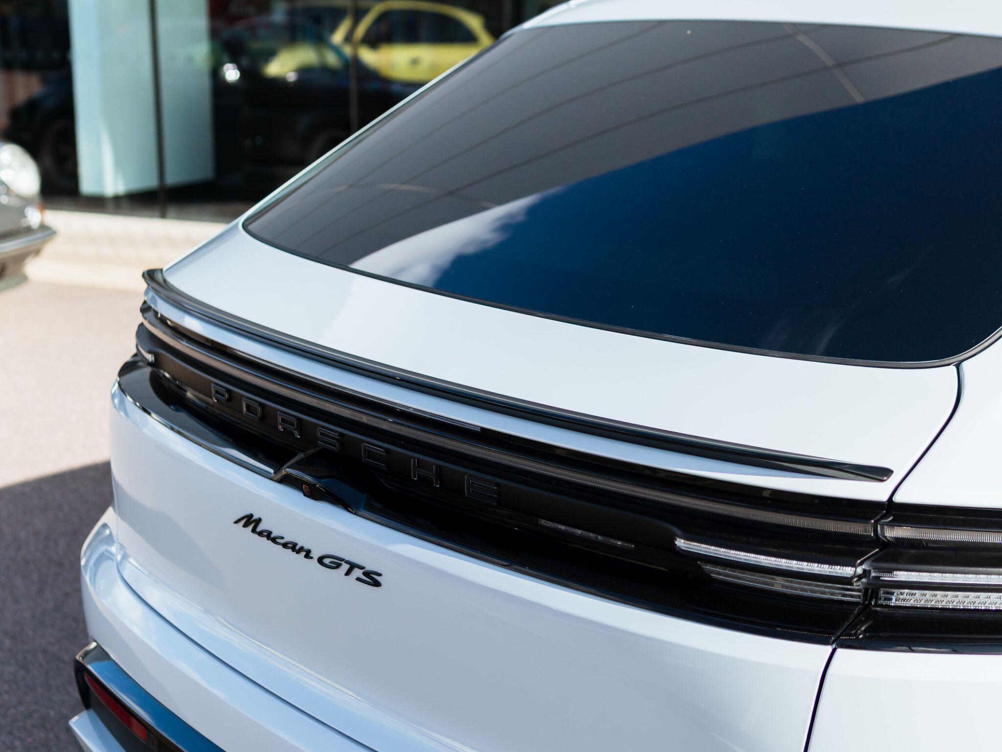 Porsche Macan view 37