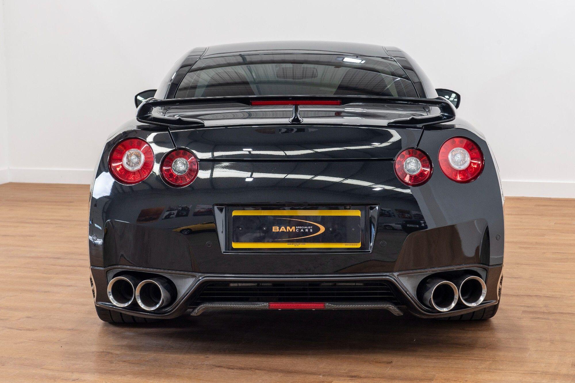 Nissan GT-R view 6