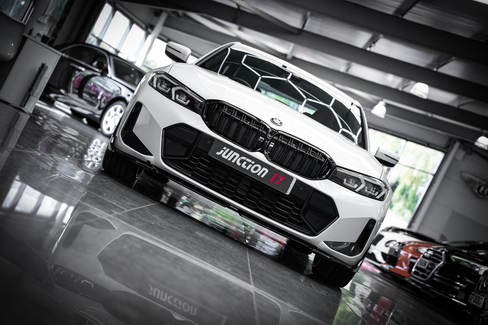 BMW 3 Series view 4