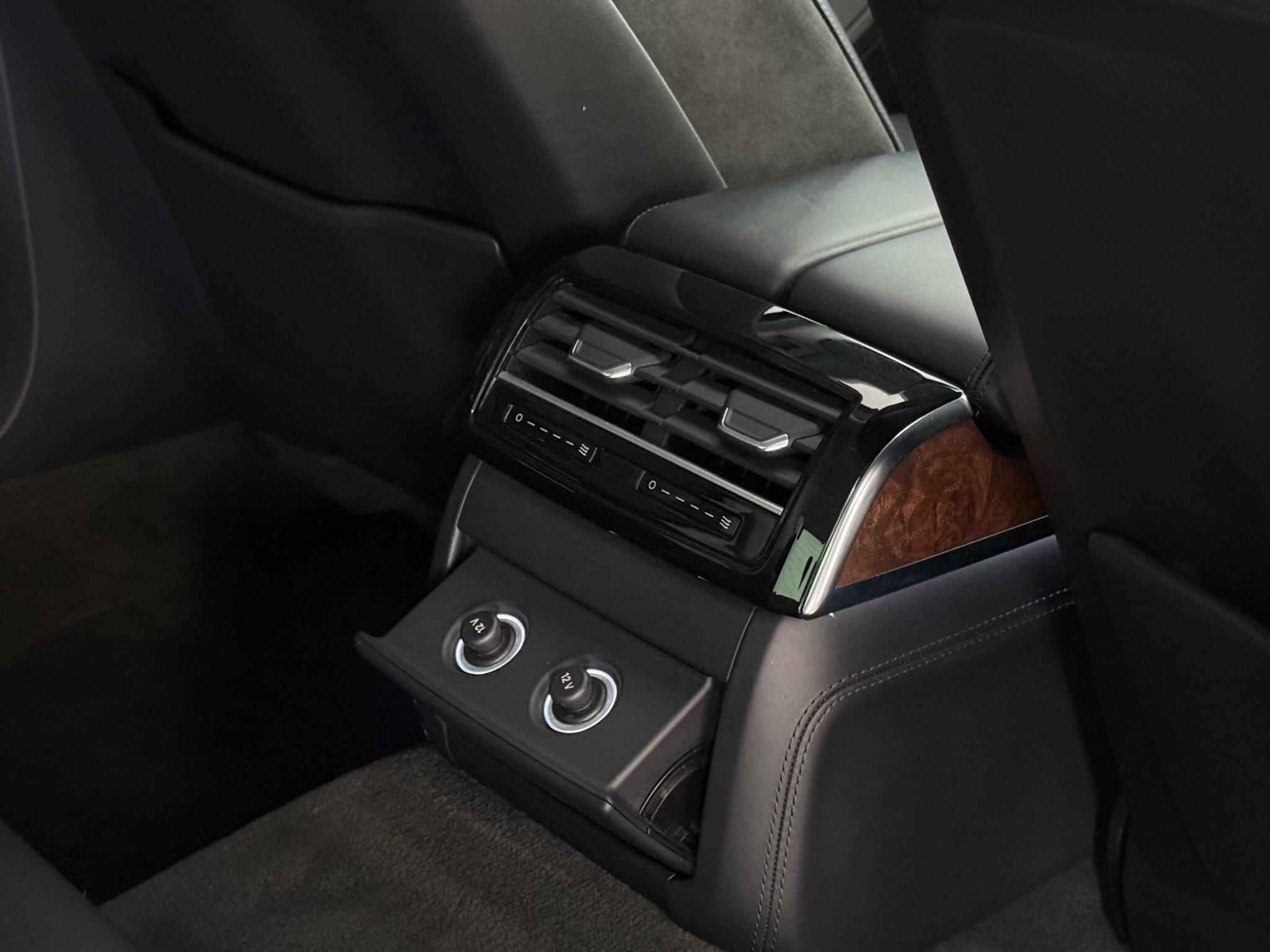 Audi A8 view 35