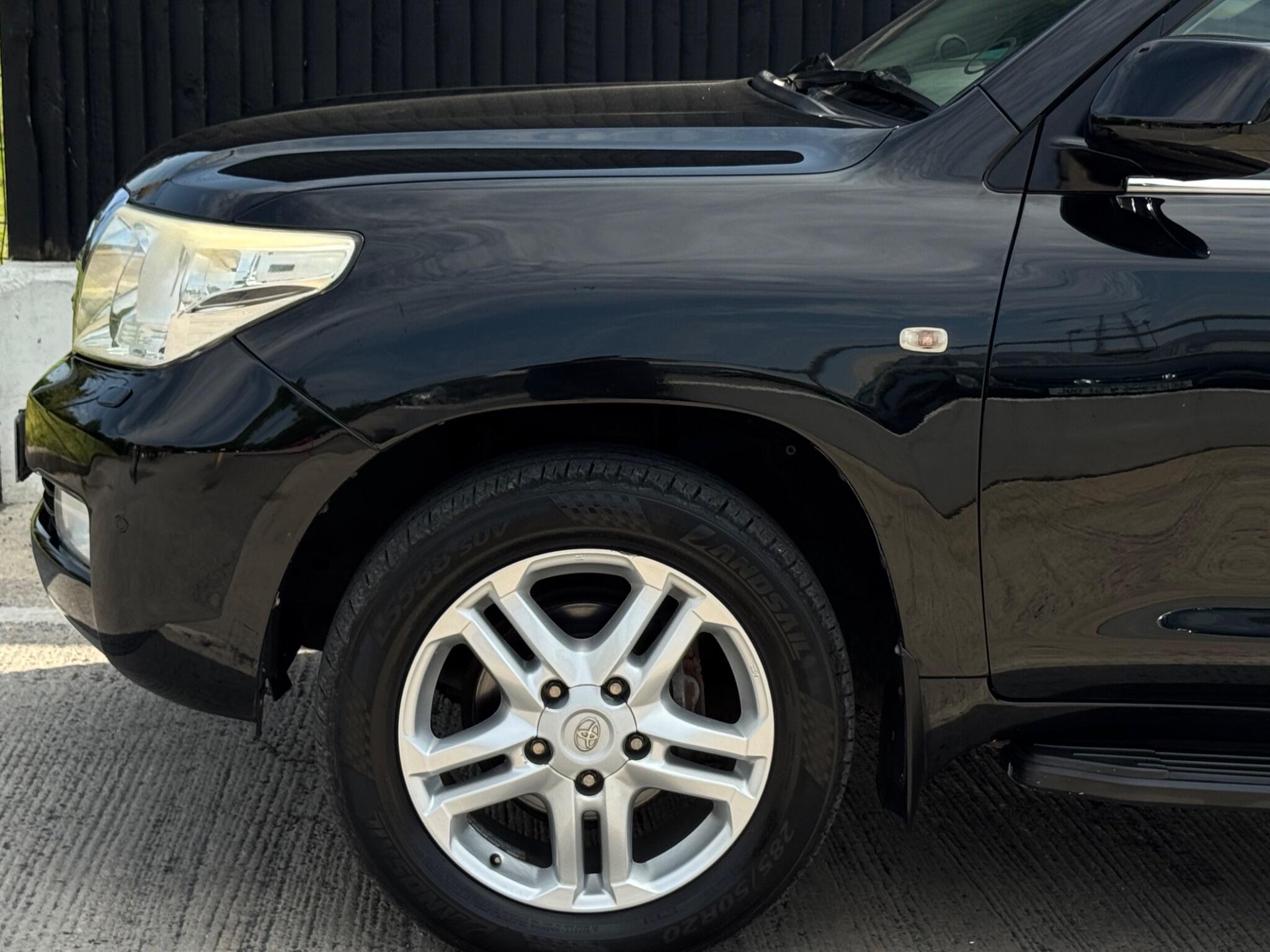 Toyota Land Cruiser view 29