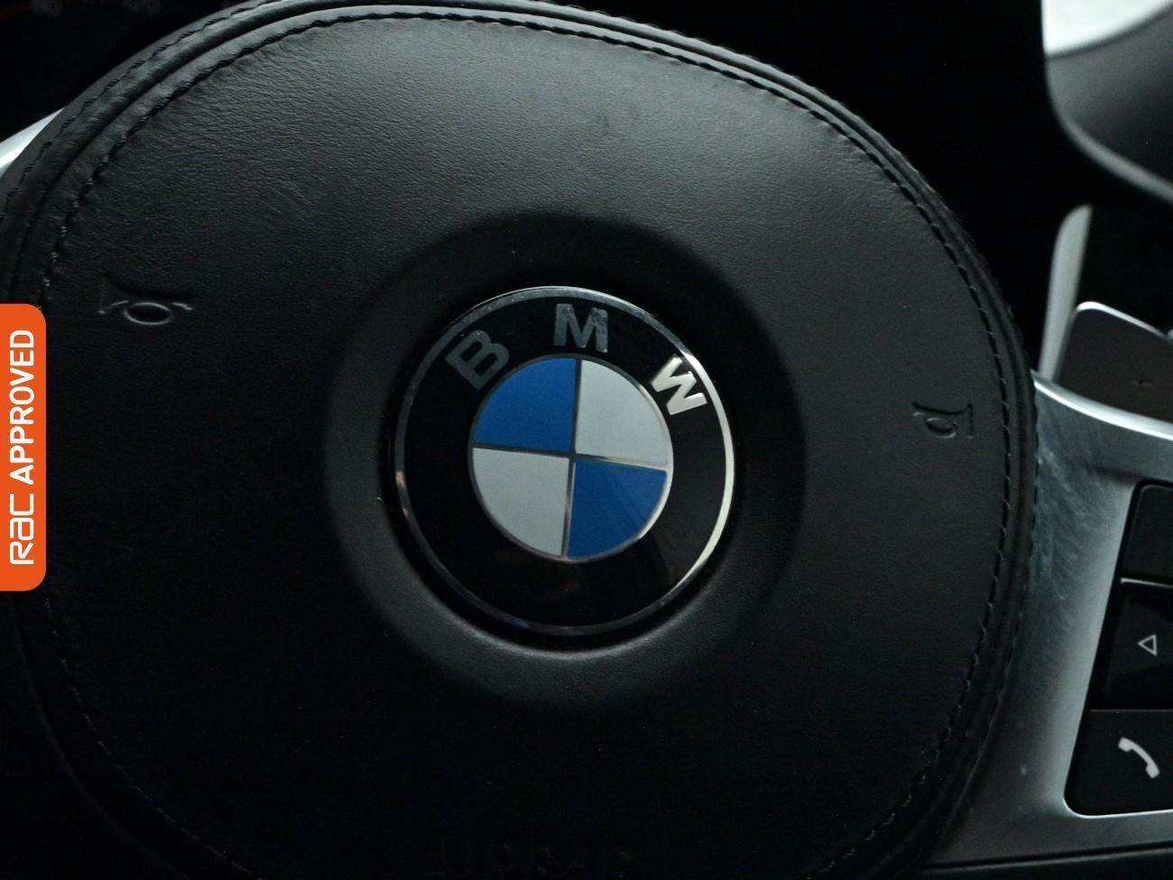 BMW 3 Series view 22
