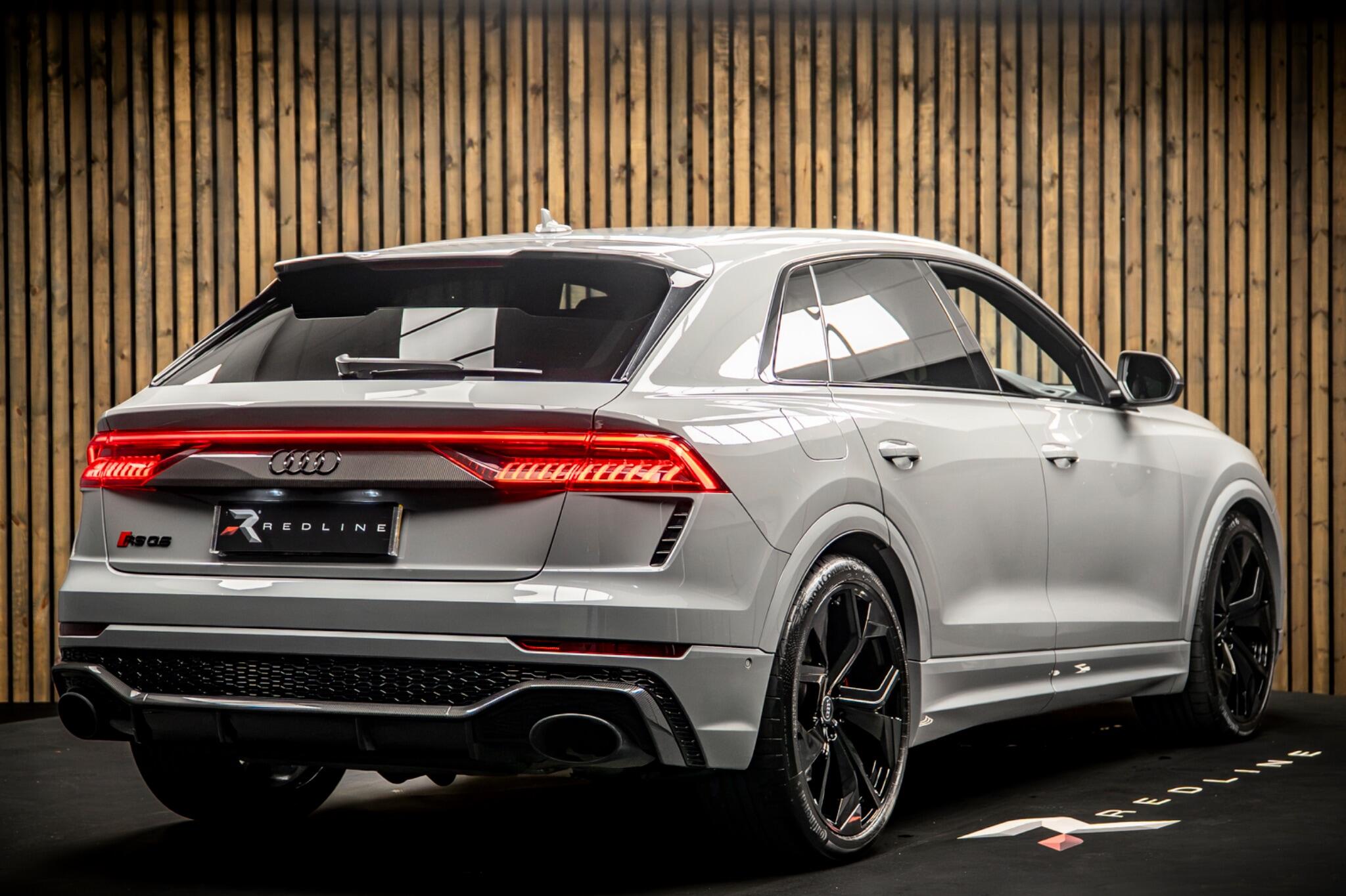 Audi RS Q8 view 4