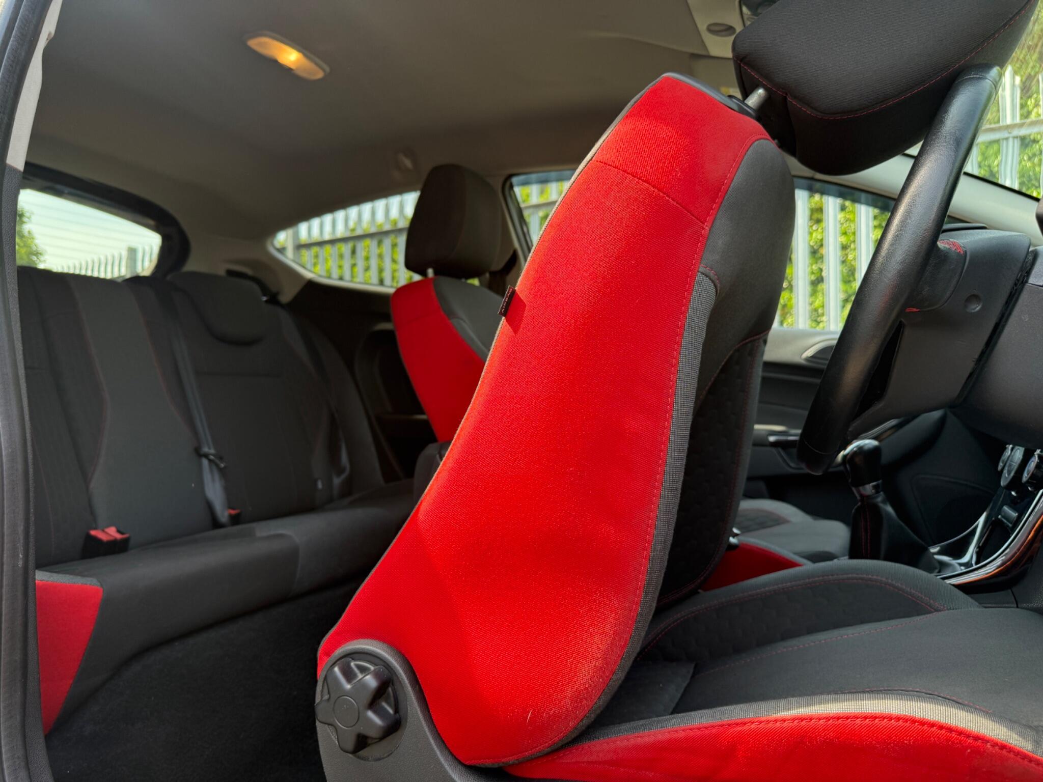 2016 Ford Fiesta image 21