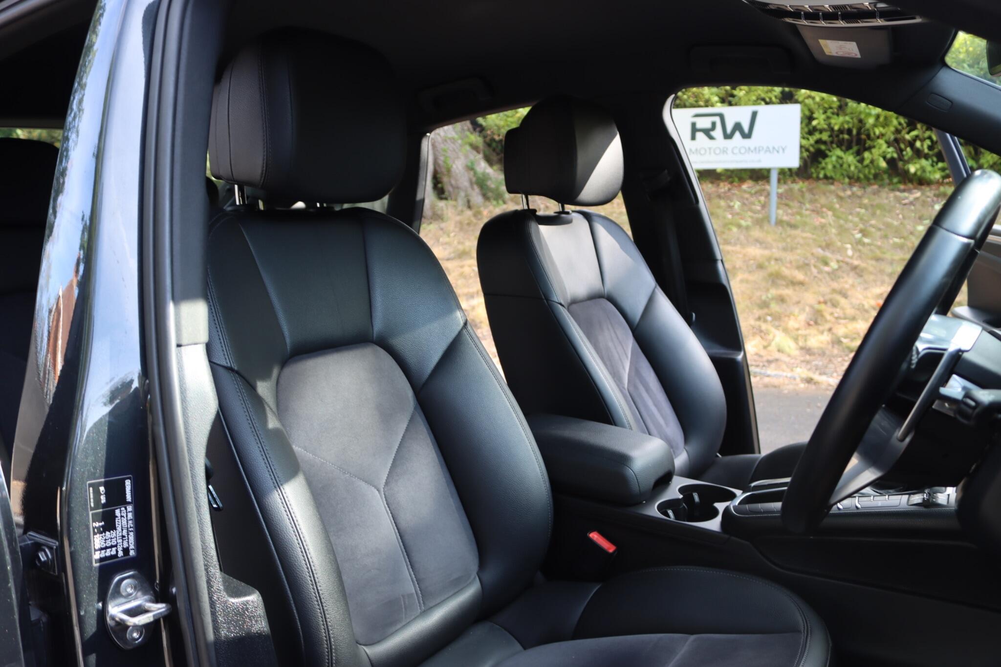 Porsche Macan view 5