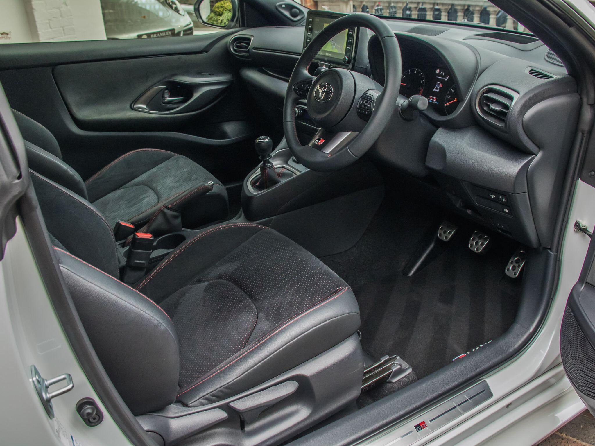 Toyota Yaris view 3