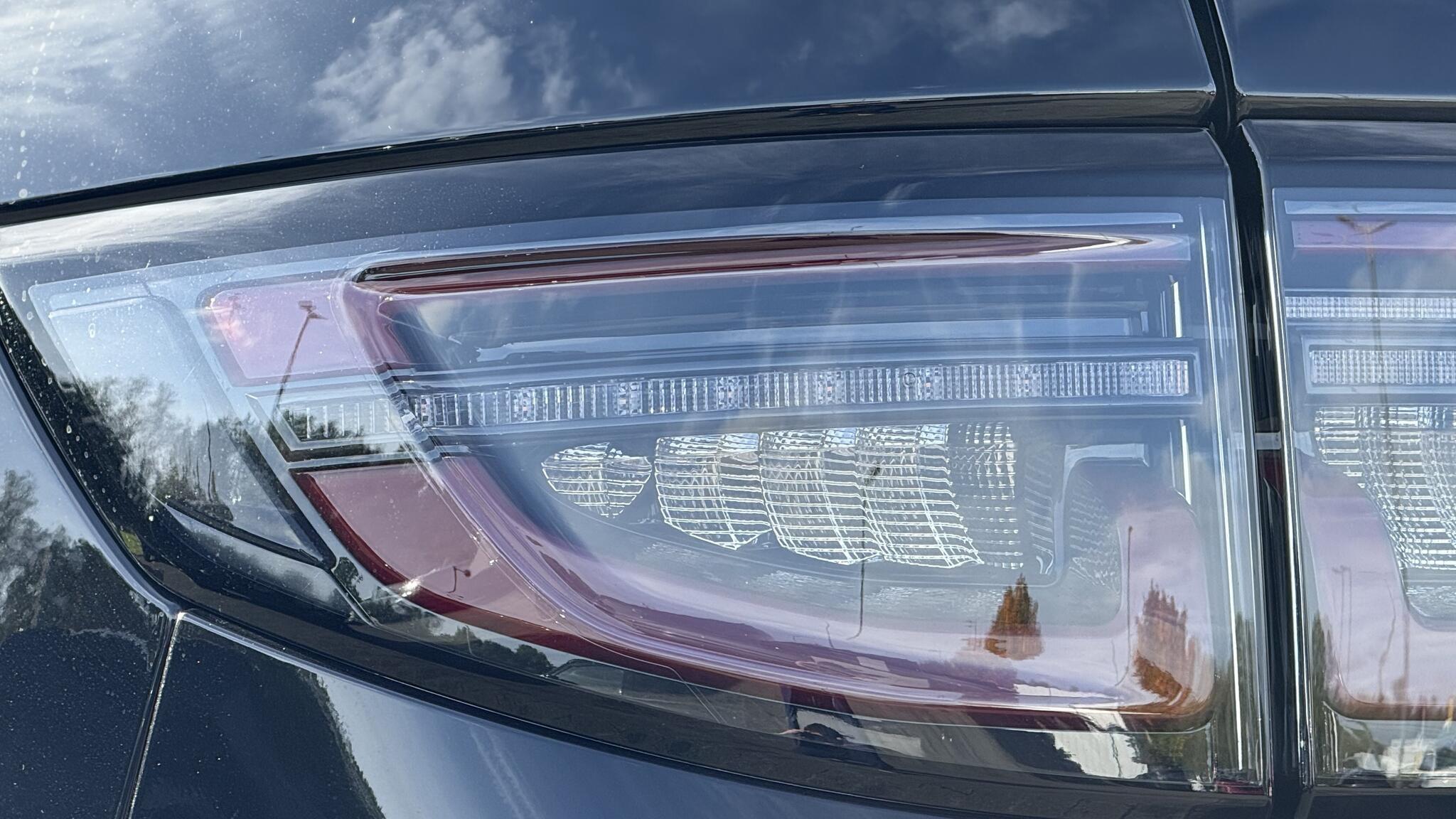 Land Rover Discovery Sport view 18