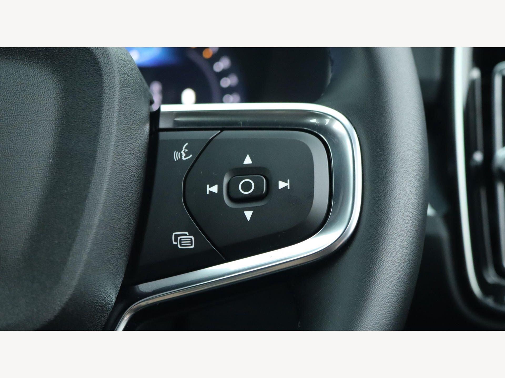 Volvo XC40 view 23