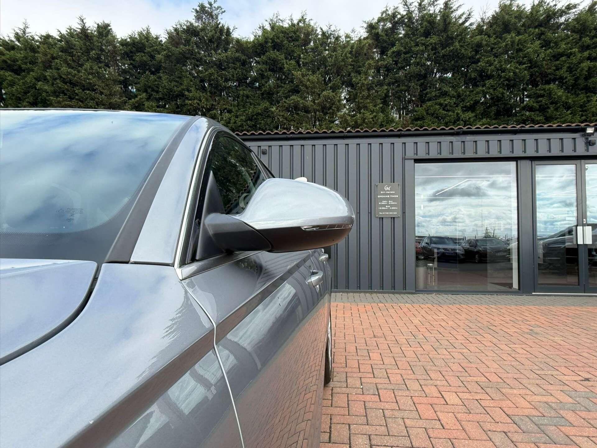 Audi A6 view 16