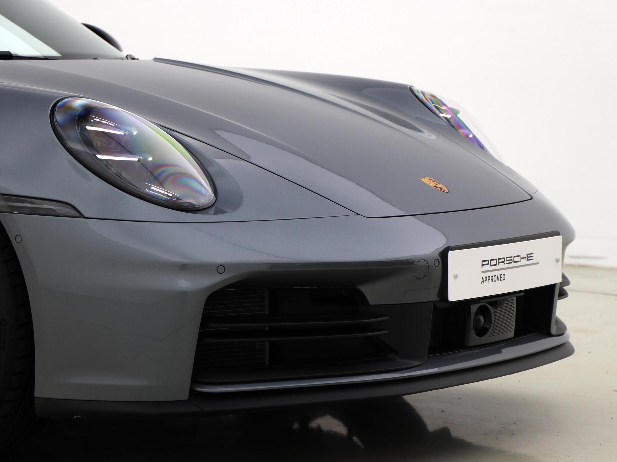 Porsche 911 view 10